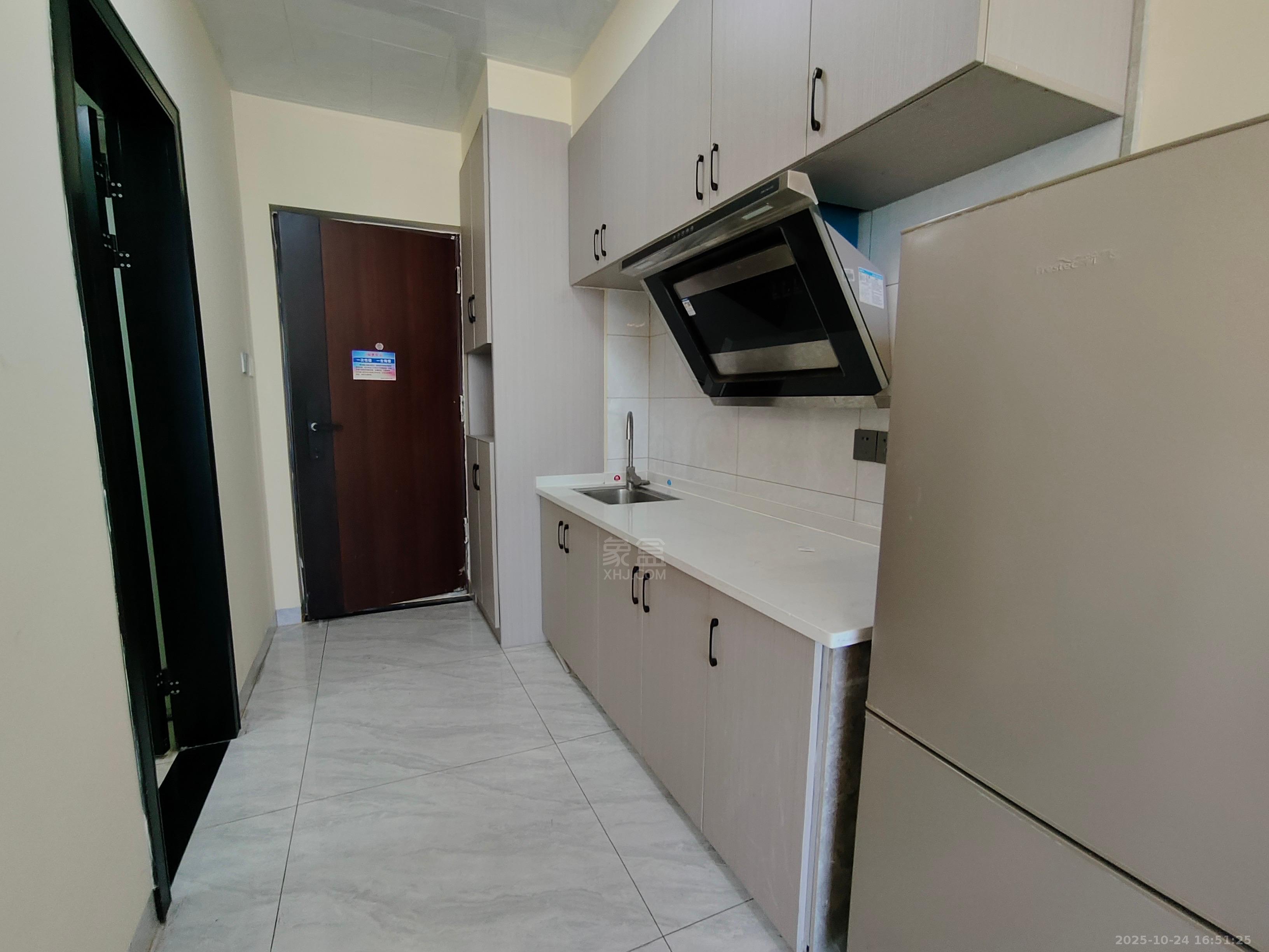 工大青年街区  1室1厅1卫    1300.0元/月室内图