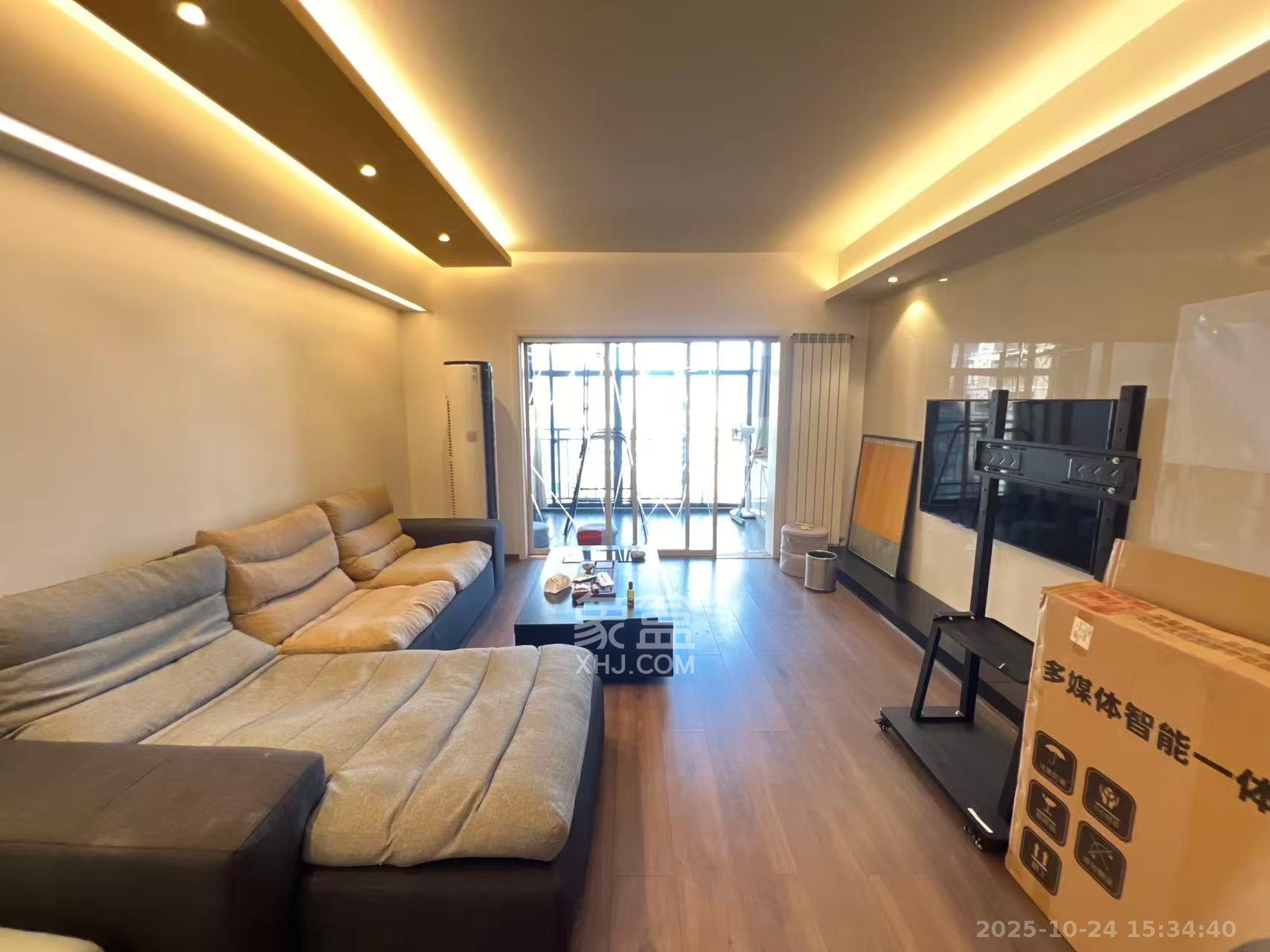 万象新天  3室1厅1卫    3300.0元/月