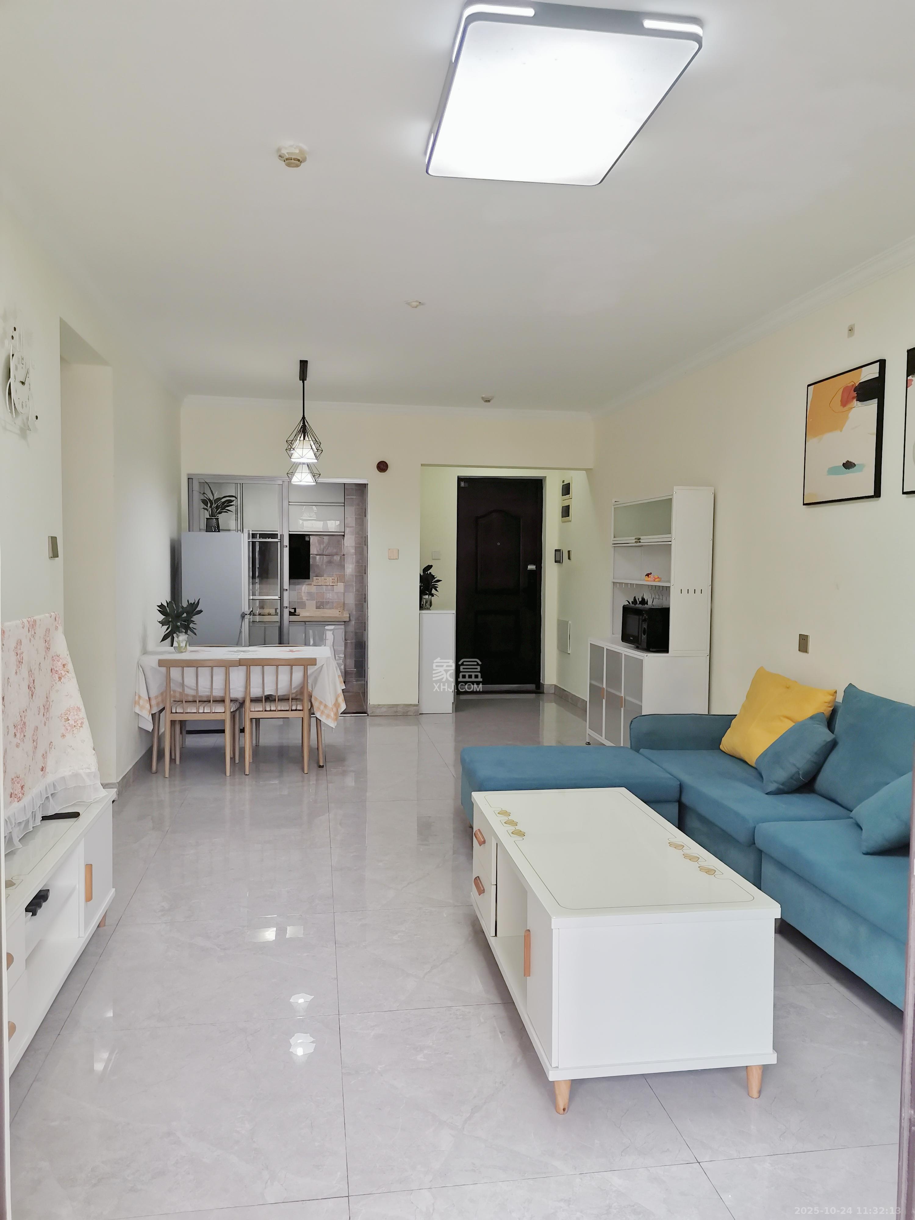 卓越浅水湾  3室2厅2卫    2700.0元/月 卓越浅水湾  3室2厅2卫    2700.0元/月室内图1