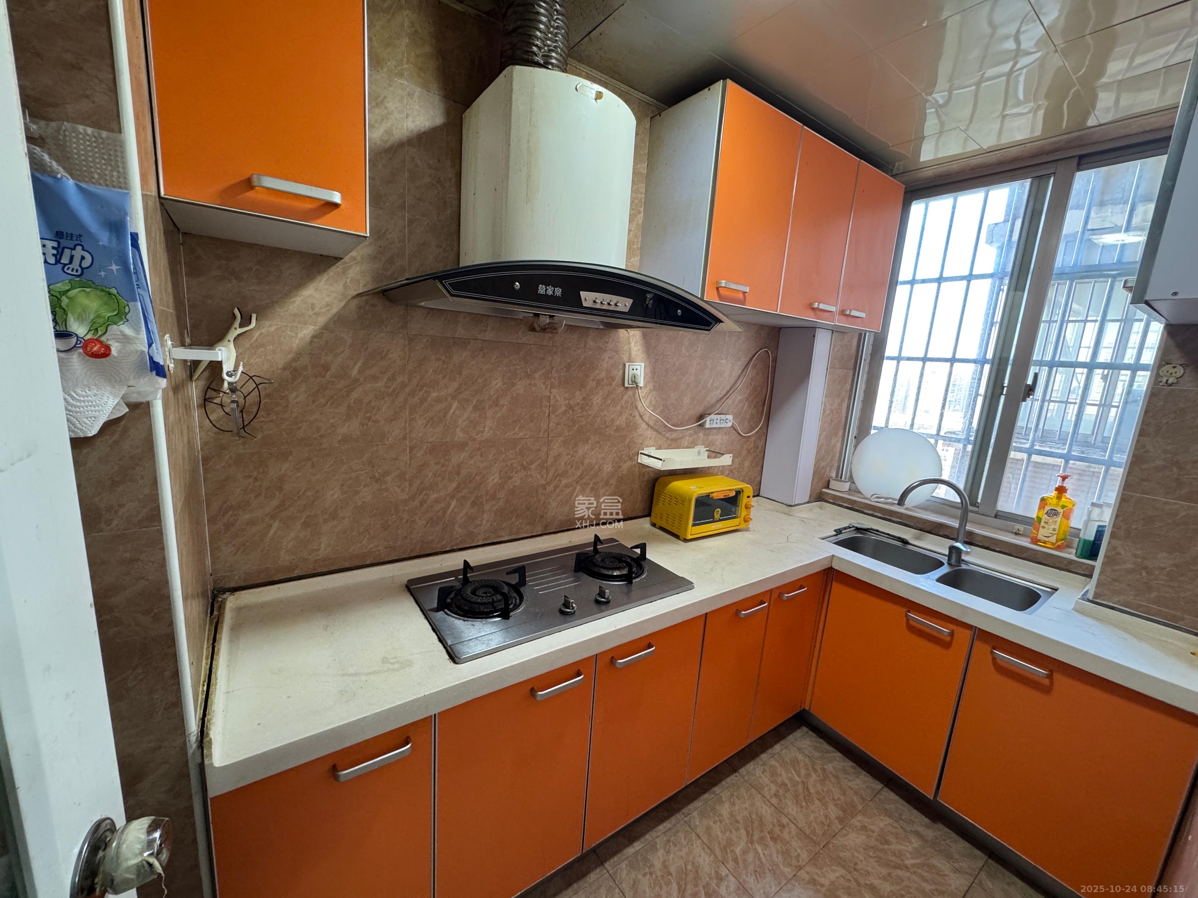 上河国际B座  1室2厅1卫    1600.0元/月 上河国际B座  1室2厅1卫    1600.0元/月室内图