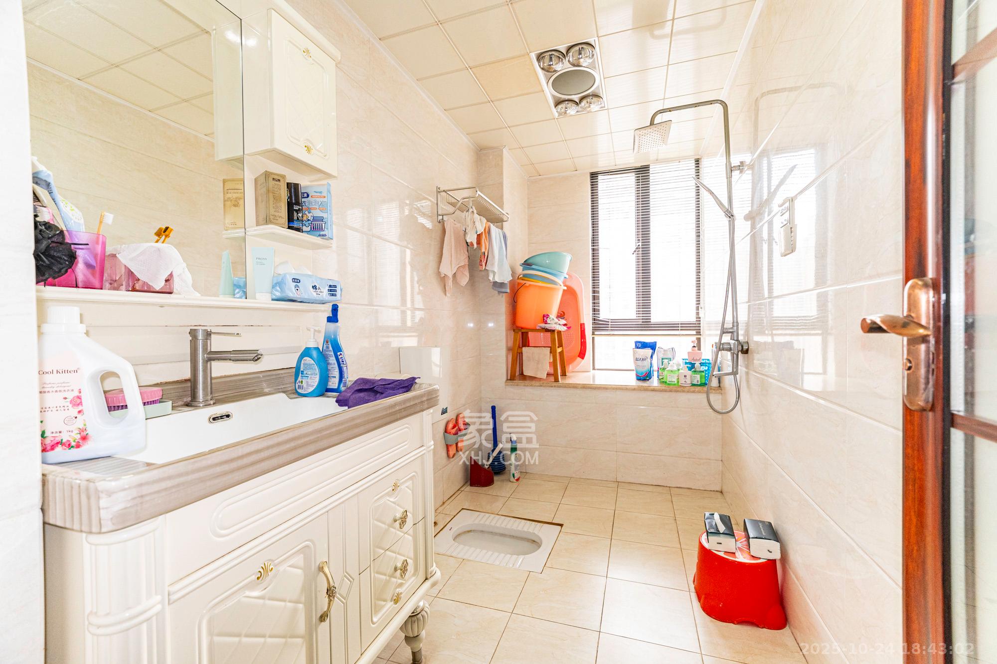 华润凤凰城三期  3室2厅1卫    105.0万 华润凤凰城三期  3室2厅1卫    105.0万卫生间