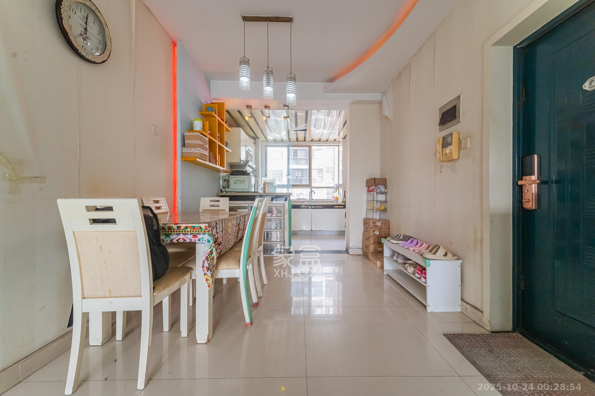 阳光丽景  3室2厅2卫    62.8万 阳光丽景  3室2厅2卫    62.8万客厅