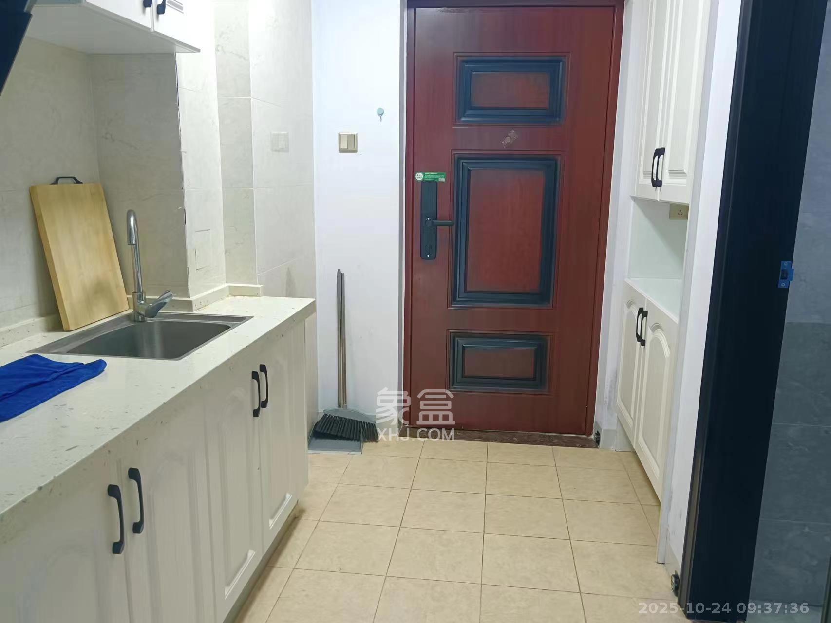 鑫远玲珑 1室1厅11卫 1400.0元/月 鑫远玲珑 1室1厅11卫 1400.0元/月室内图