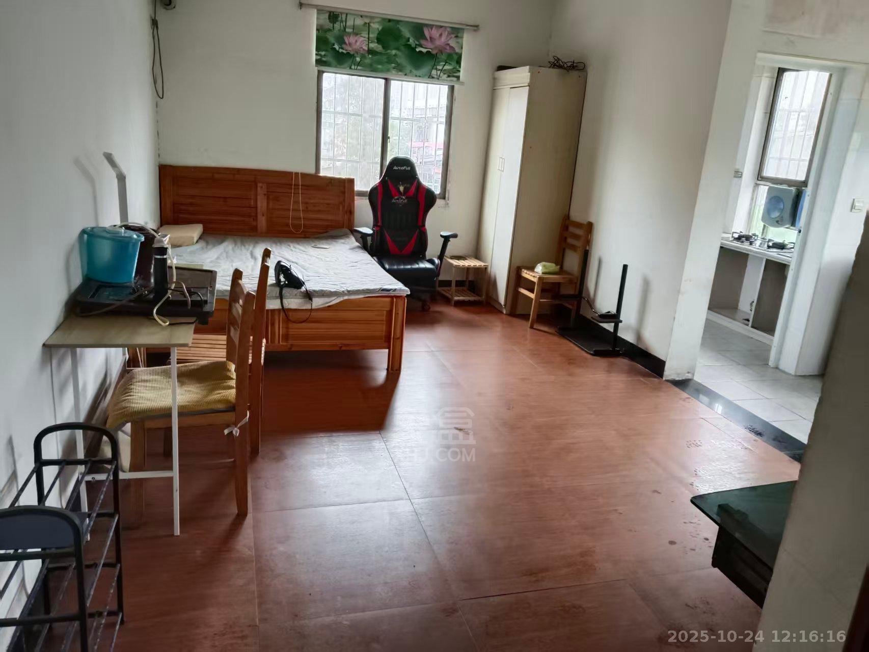 花园二村 1室1厅1卫 550.0元/月 花园二村 1室1厅1卫 550.0元/月室内图