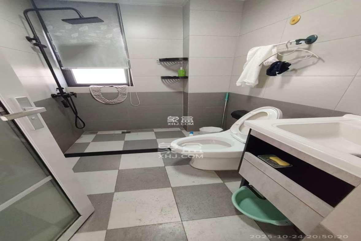 绿地海外滩二期  3室2厅2卫    2200.0元/月 绿地海外滩二期  3室2厅2卫    2200.0元/月室内图