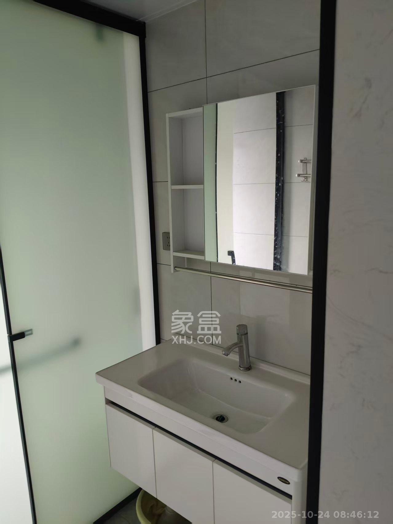 新城朗隽大都会  3室2厅2卫    2300.0元/月 新城朗隽大都会  3室2厅2卫    2300.0元/月室内图