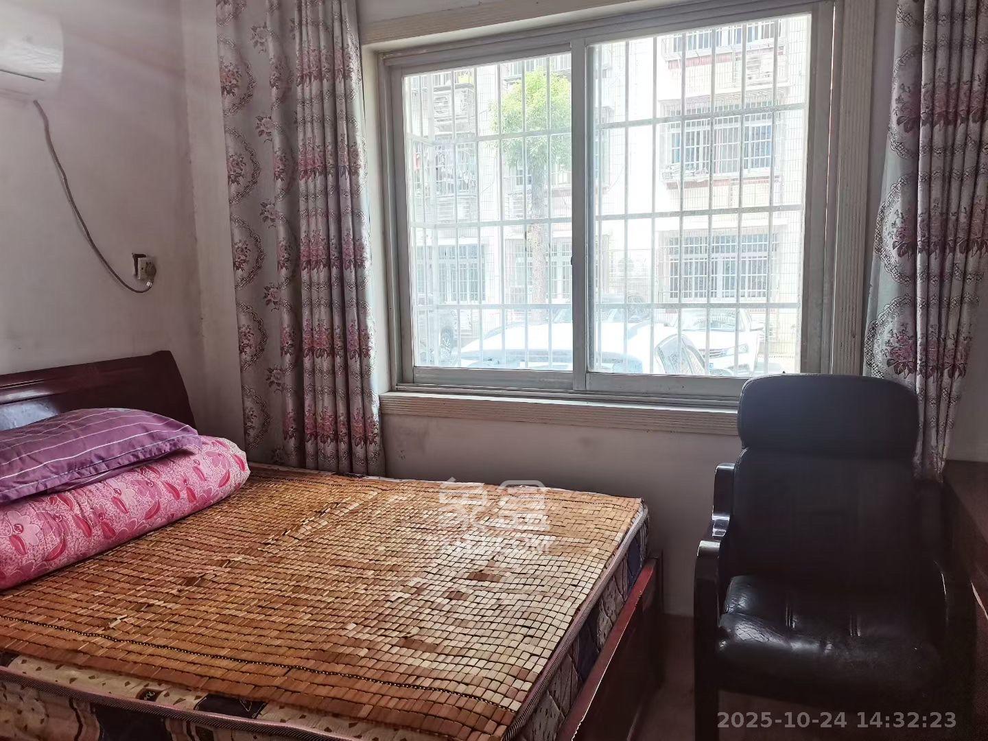 星邮公寓  3室2厅2卫    1400.0元/月室内图