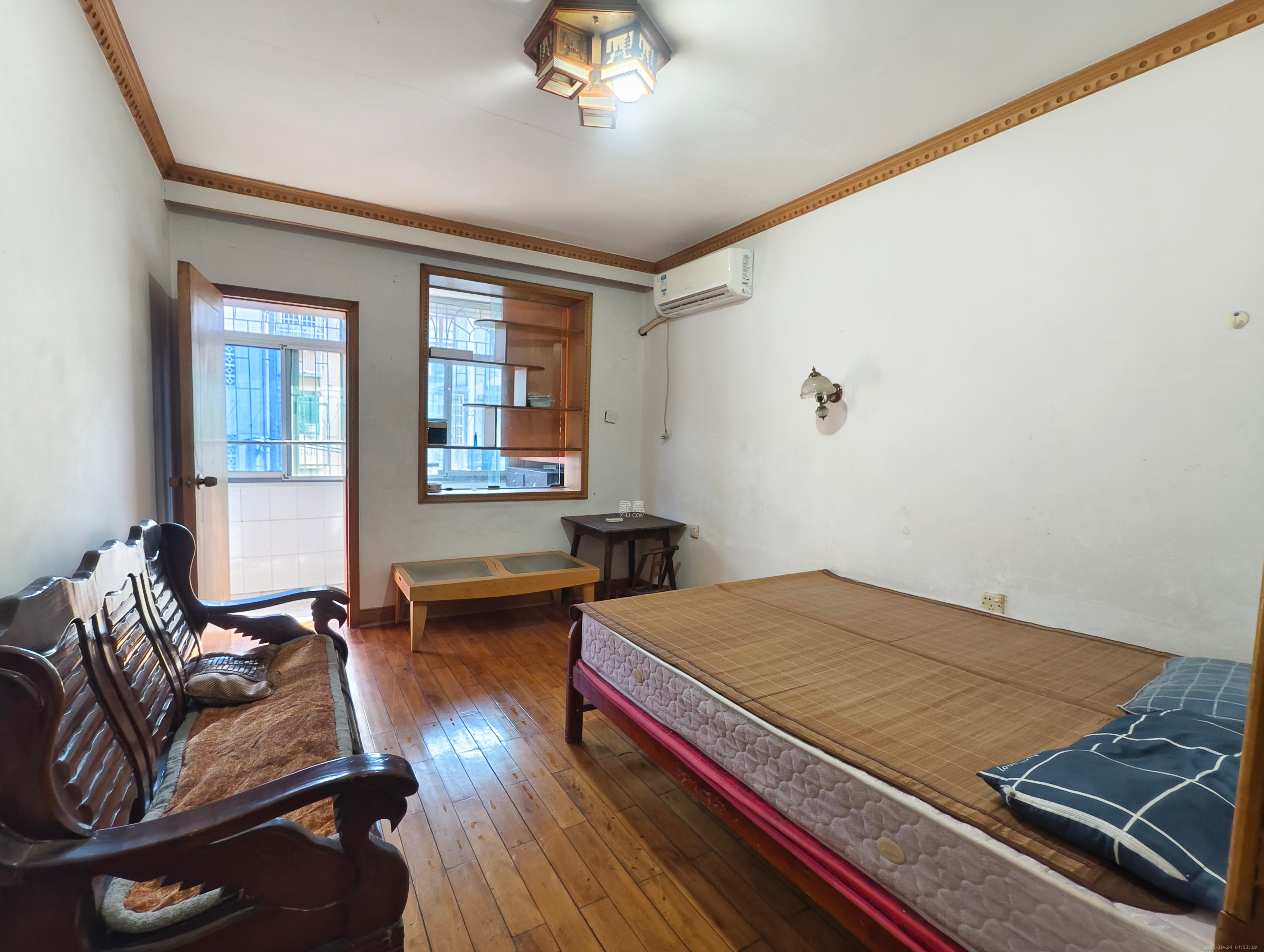 荷花园小区（安置房小区）  3室1厅1卫    1800.0元/月室内图