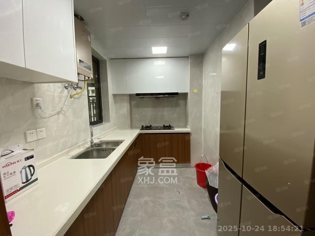 君合天玺  3室2厅2卫    4400.0元/月 君合天玺  3室2厅2卫    4400.0元/月室内图