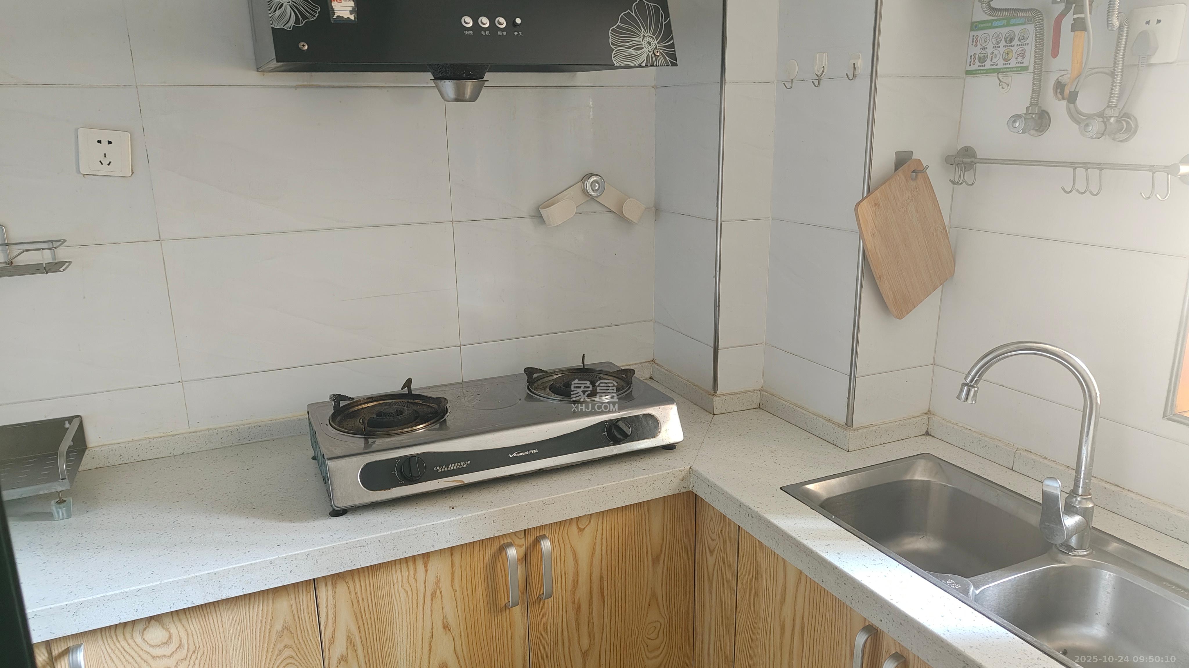 保利花园  2室2厅1卫    2200.0元/月 保利花园  2室2厅1卫    2200.0元/月室内图