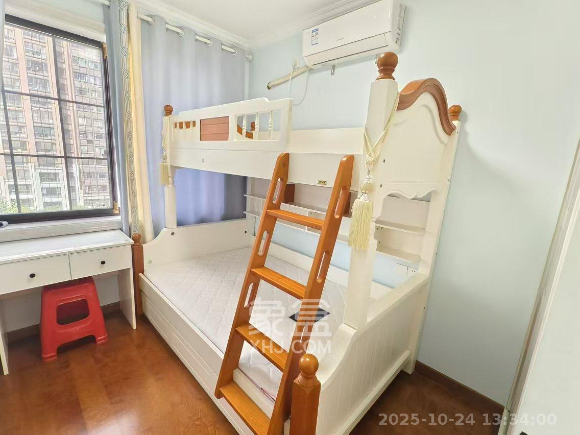 未来漫城 4室2厅2卫 3300.0元/月 未来漫城 4室2厅2卫 3300.0元/月室内图