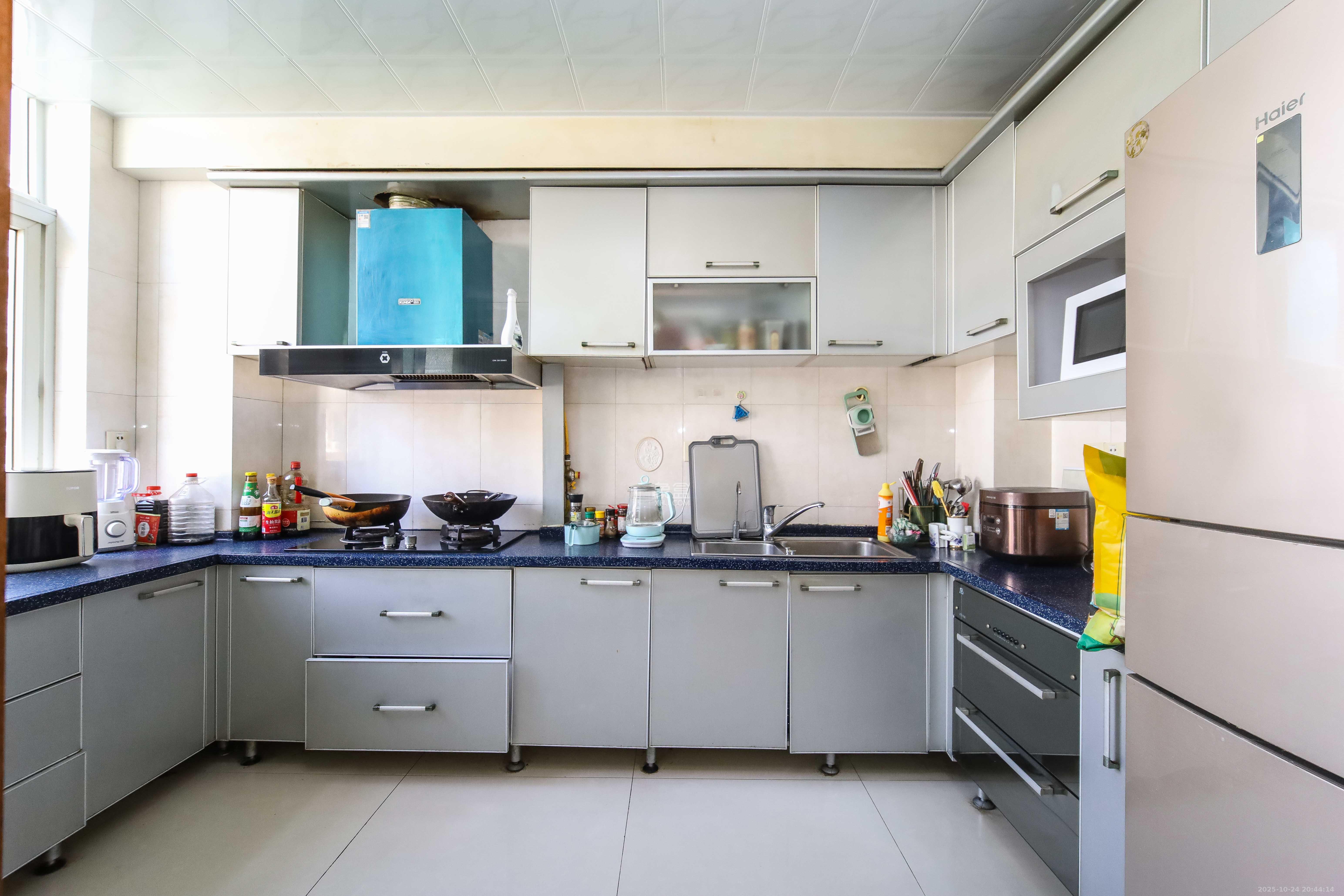 惠泽园  5室2厅4卫    242.0万厨房