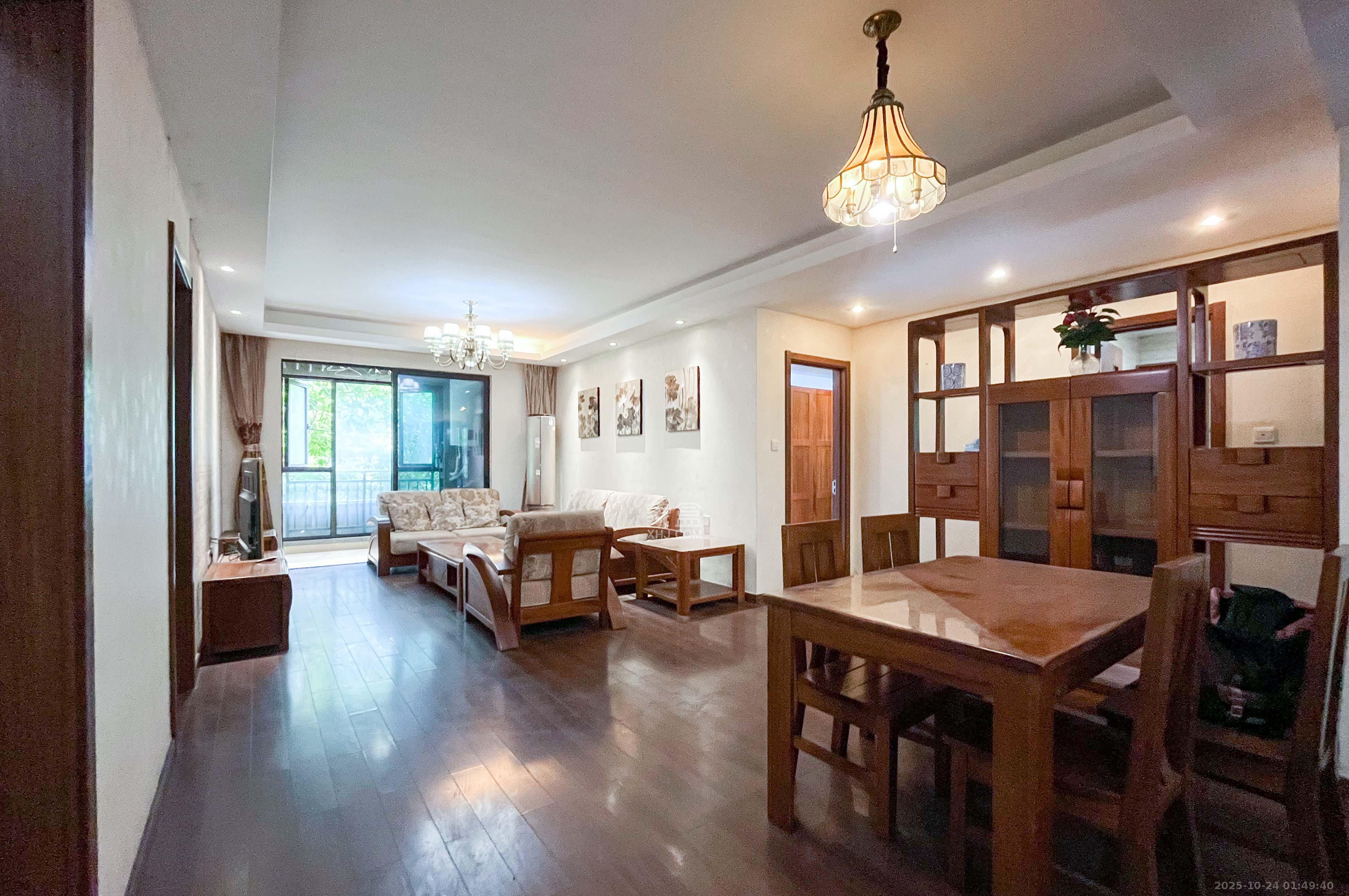 万科里梅溪郡 4室2厅1卫 242.0万 万科里梅溪郡 4室2厅1卫 242.0万客厅