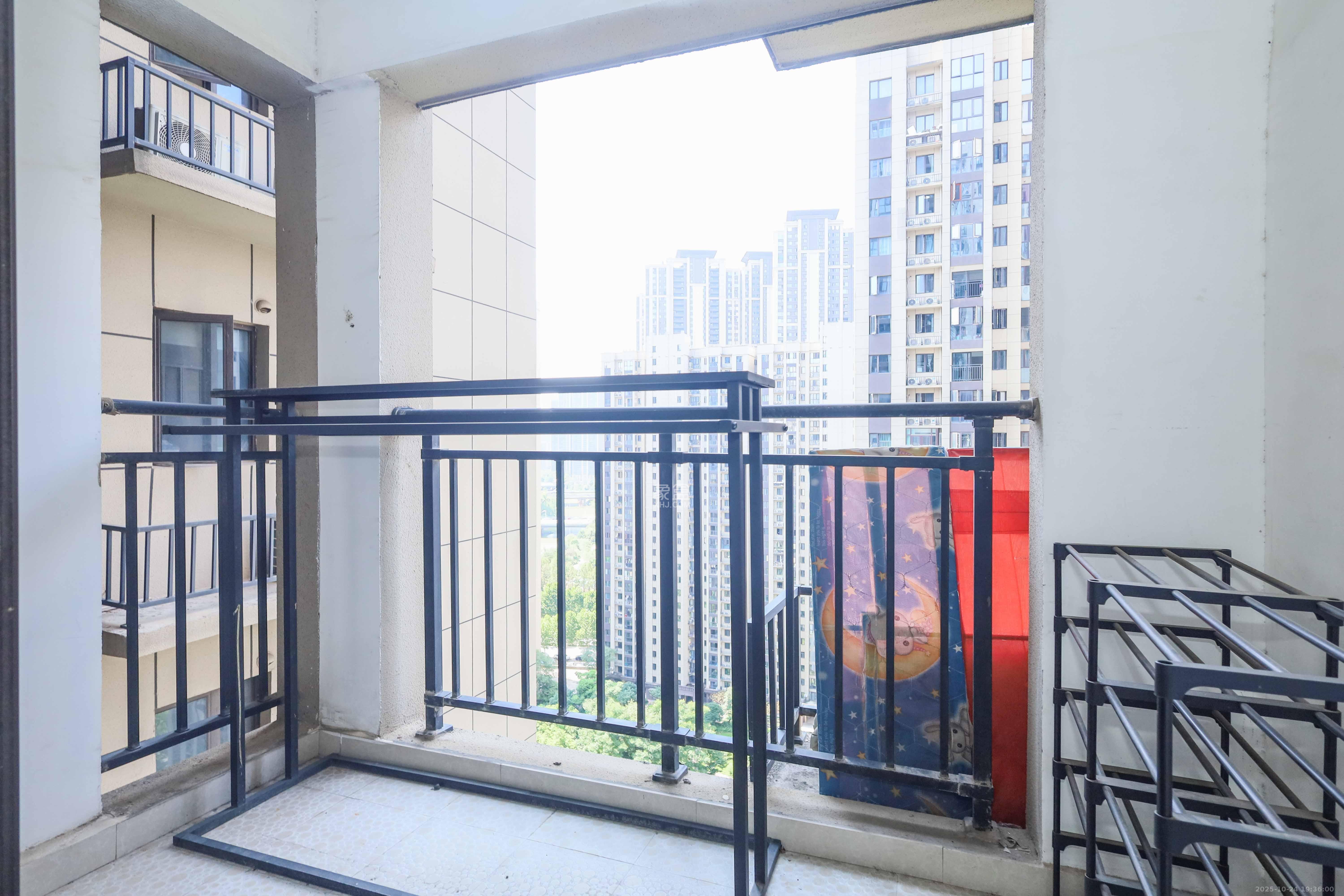 中国铁建梅溪青秀二期  4室2厅2卫    145.0万阳台