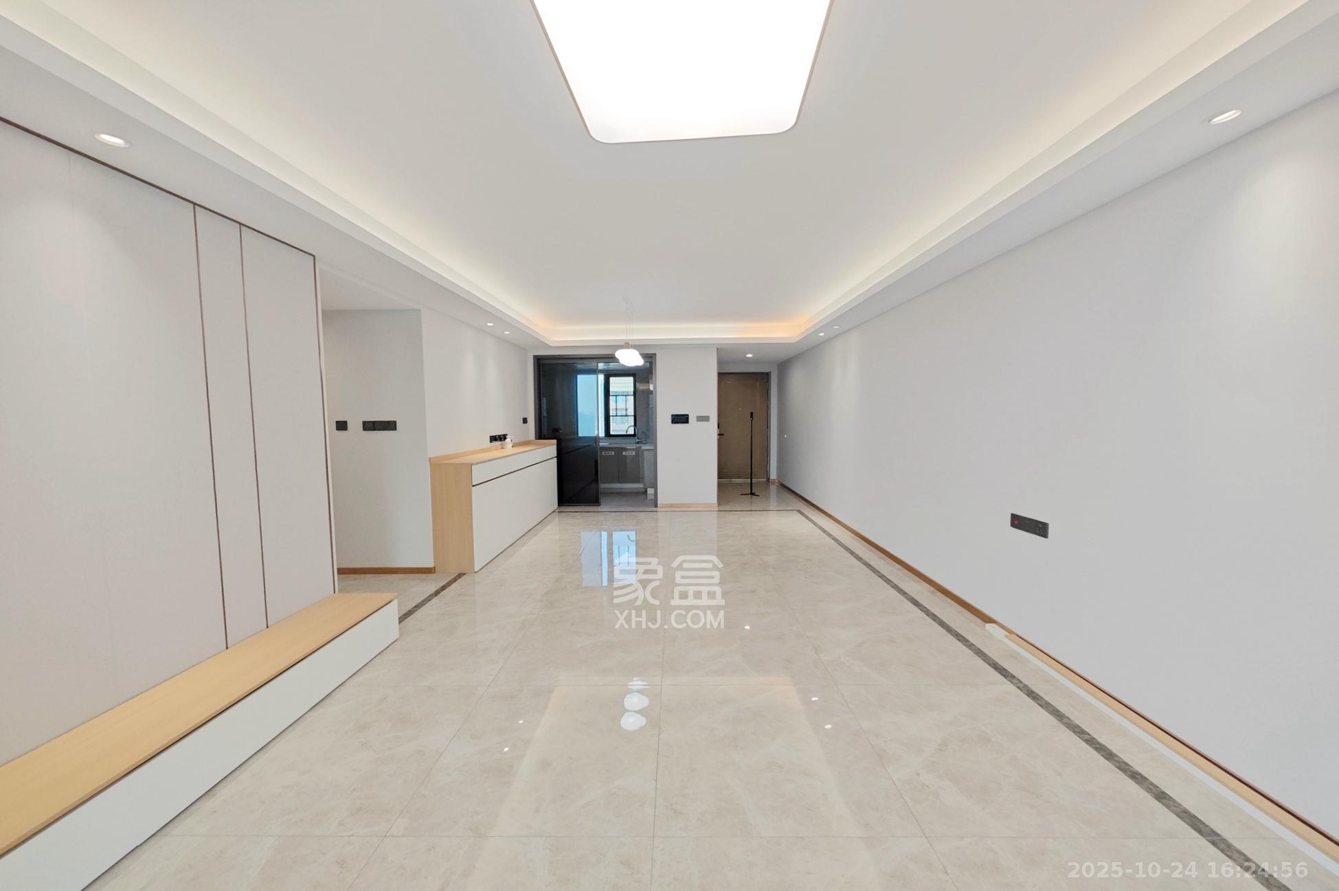 旭辉国悦府 4室2厅2卫 190.0万 旭辉国悦府 4室2厅2卫 190.0万客厅