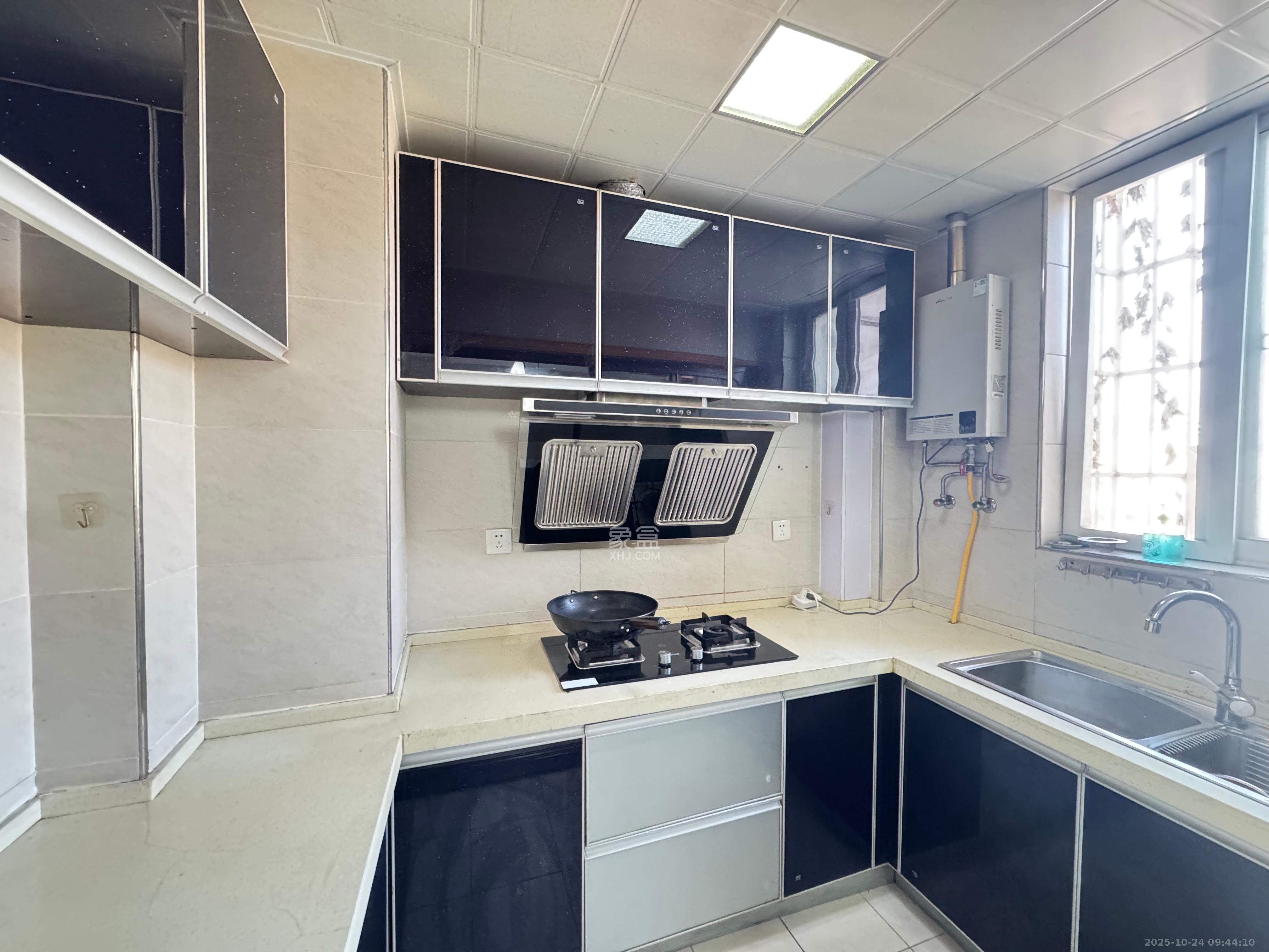 山水华景  3室2厅2卫    2800.0元/月 山水华景  3室2厅2卫    2800.0元/月室内图