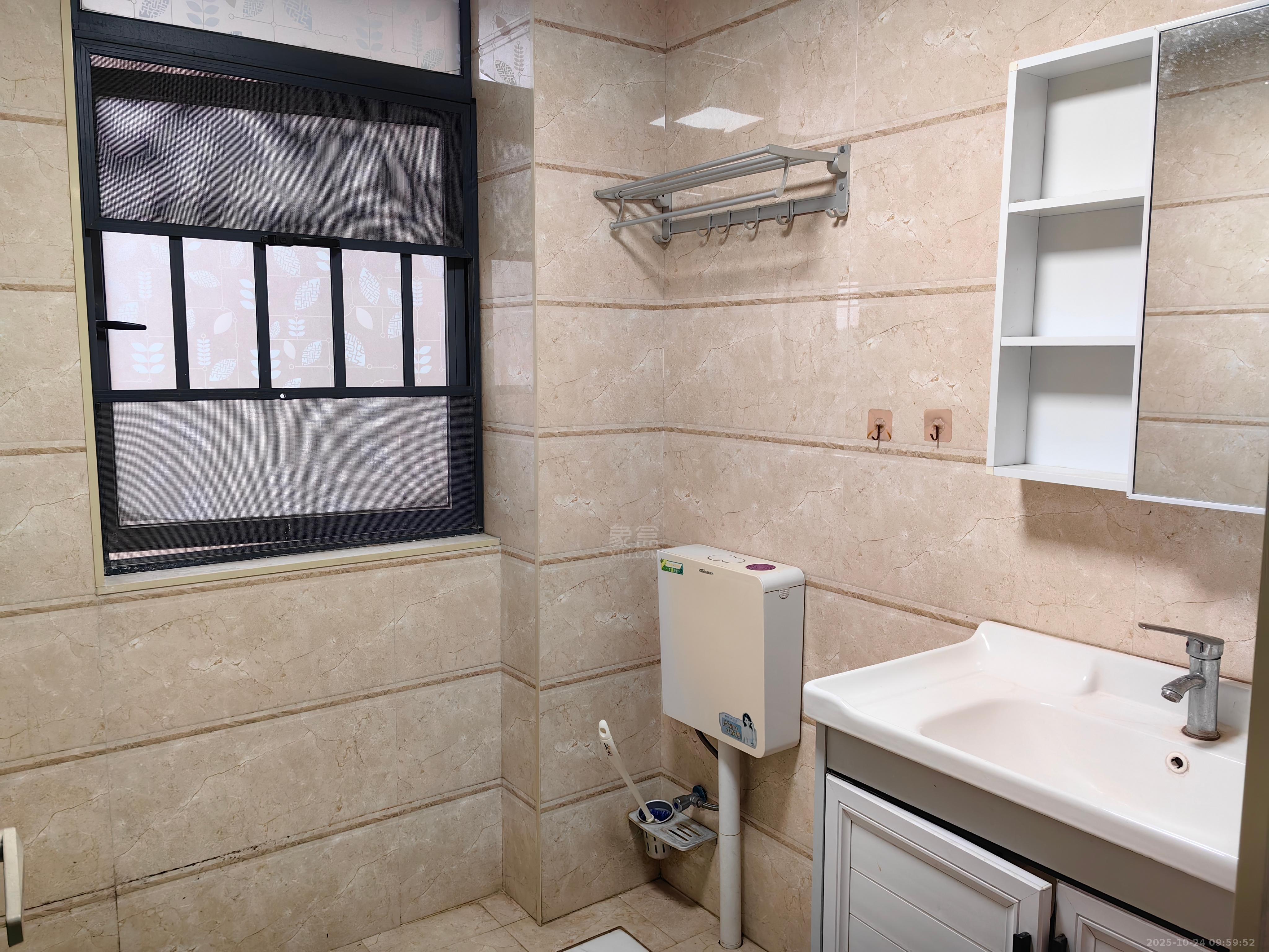 时代新城(翰林府) 3室2厅2卫 1800.0元/月 时代新城(翰林府) 3室2厅2卫 1800.0元/月室内图