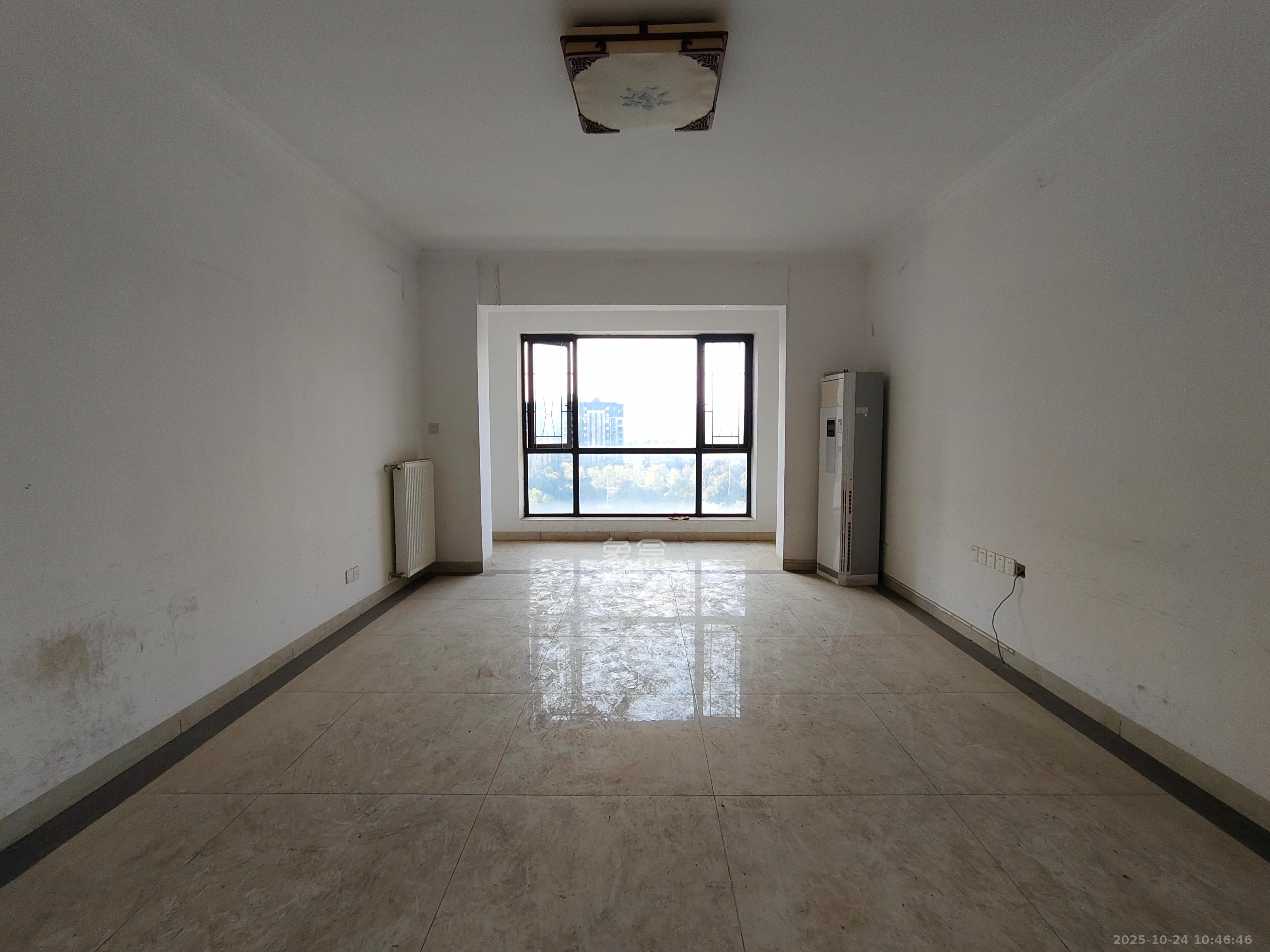 辉煌国际城一期  3室2厅2卫    2800.0元/月 辉煌国际城一期  3室2厅2卫    2800.0元/月室内图