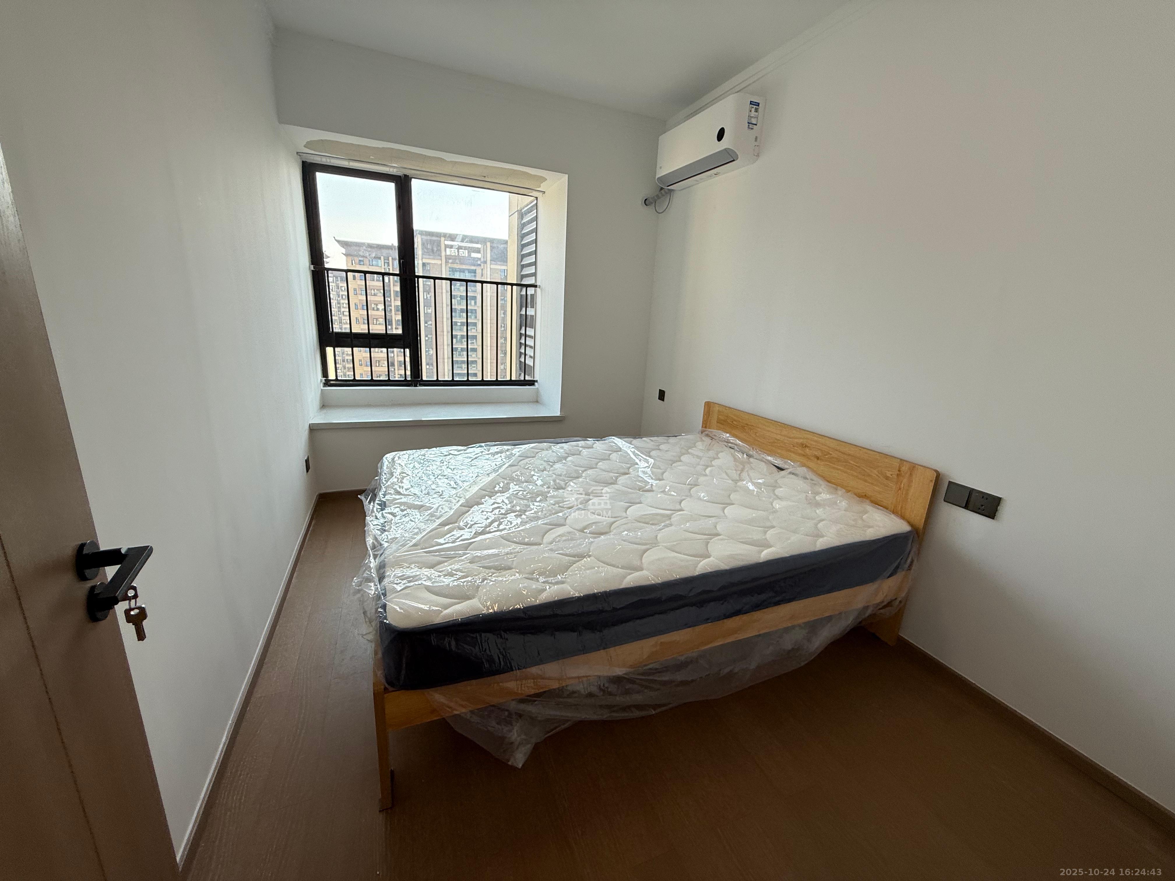 汉唐世家二期  4室2厅2卫    2700.0元/月 汉唐世家二期  4室2厅2卫    2700.0元/月室内图