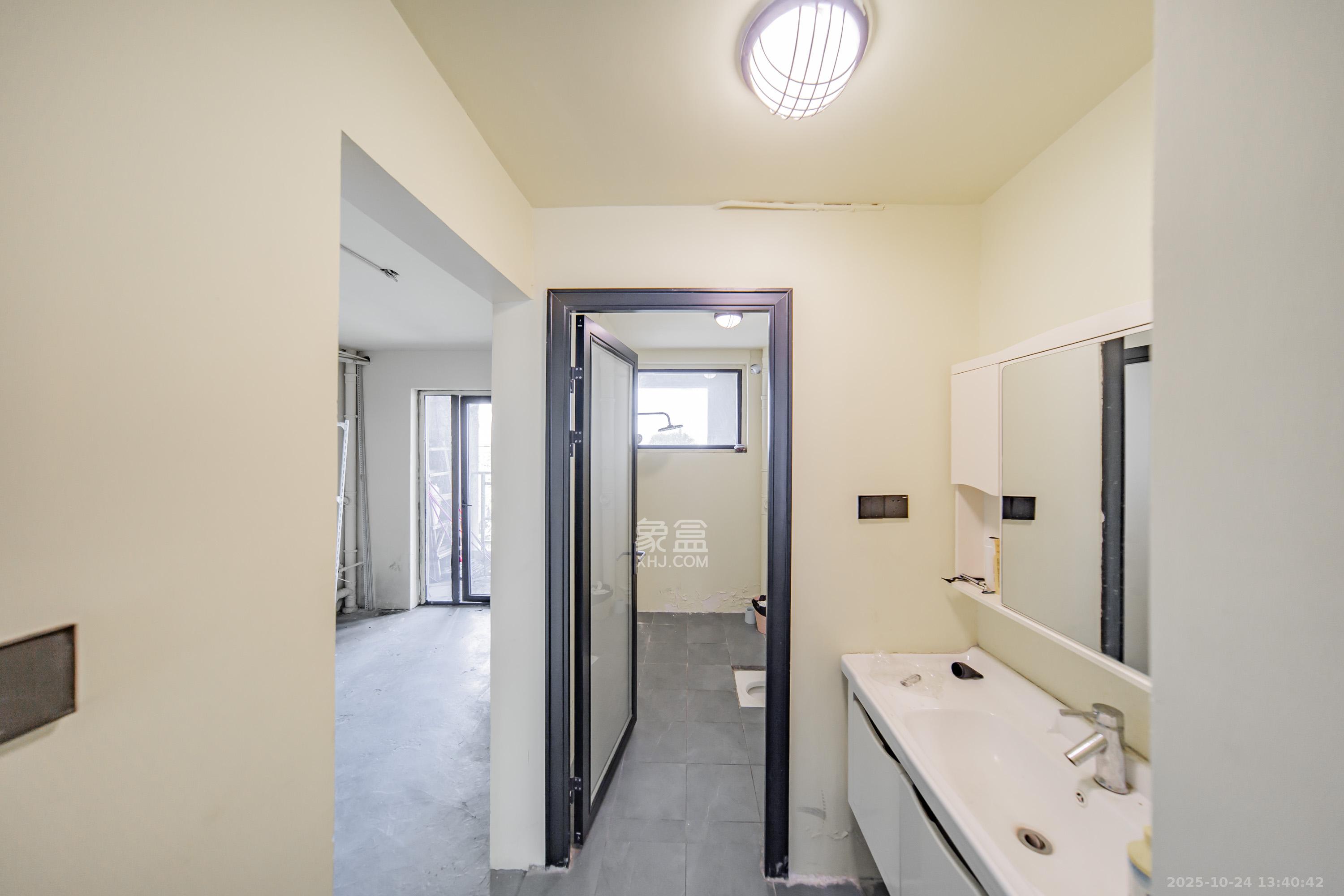 洋湖18克拉(旷远洋湖18克拉) 5室1厅3卫 290.0万 洋湖18克拉(旷远洋湖18克拉) 5室1厅3卫 290.0万卫生间