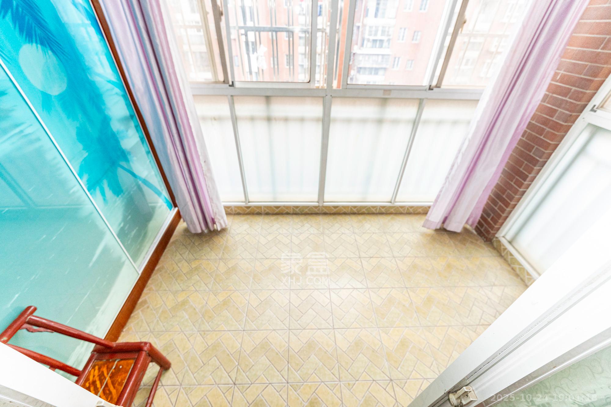 星城雅郡 3室2厅1卫 66.28万 星城雅郡 3室2厅1卫 66.28万阳台