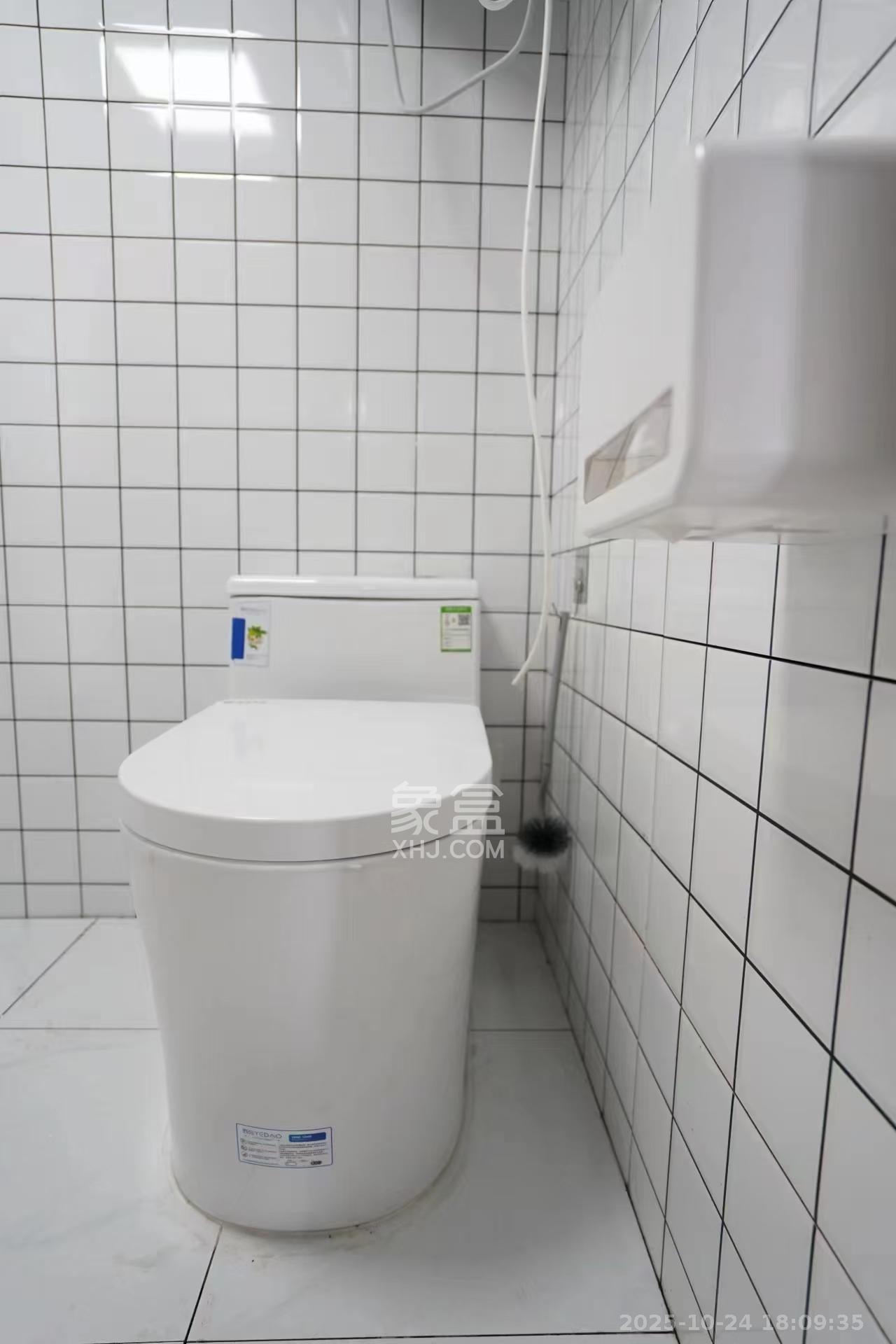 保利天禧EF区  2室2厅1卫    2100.0元/月室内图