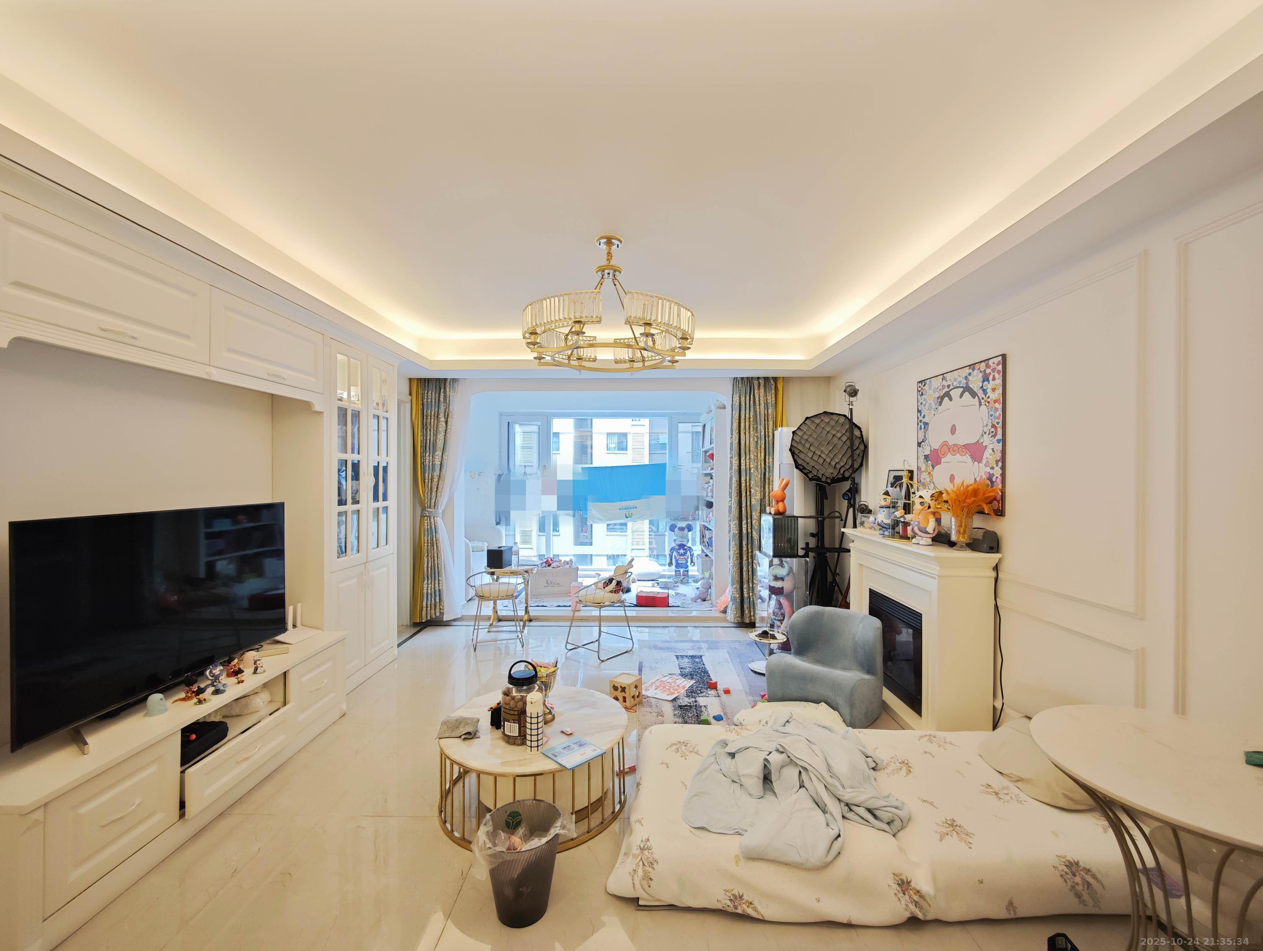 万科魅力之城观澜里 4室2厅2卫 210.0万 万科魅力之城观澜里 4室2厅2卫 210.0万客厅