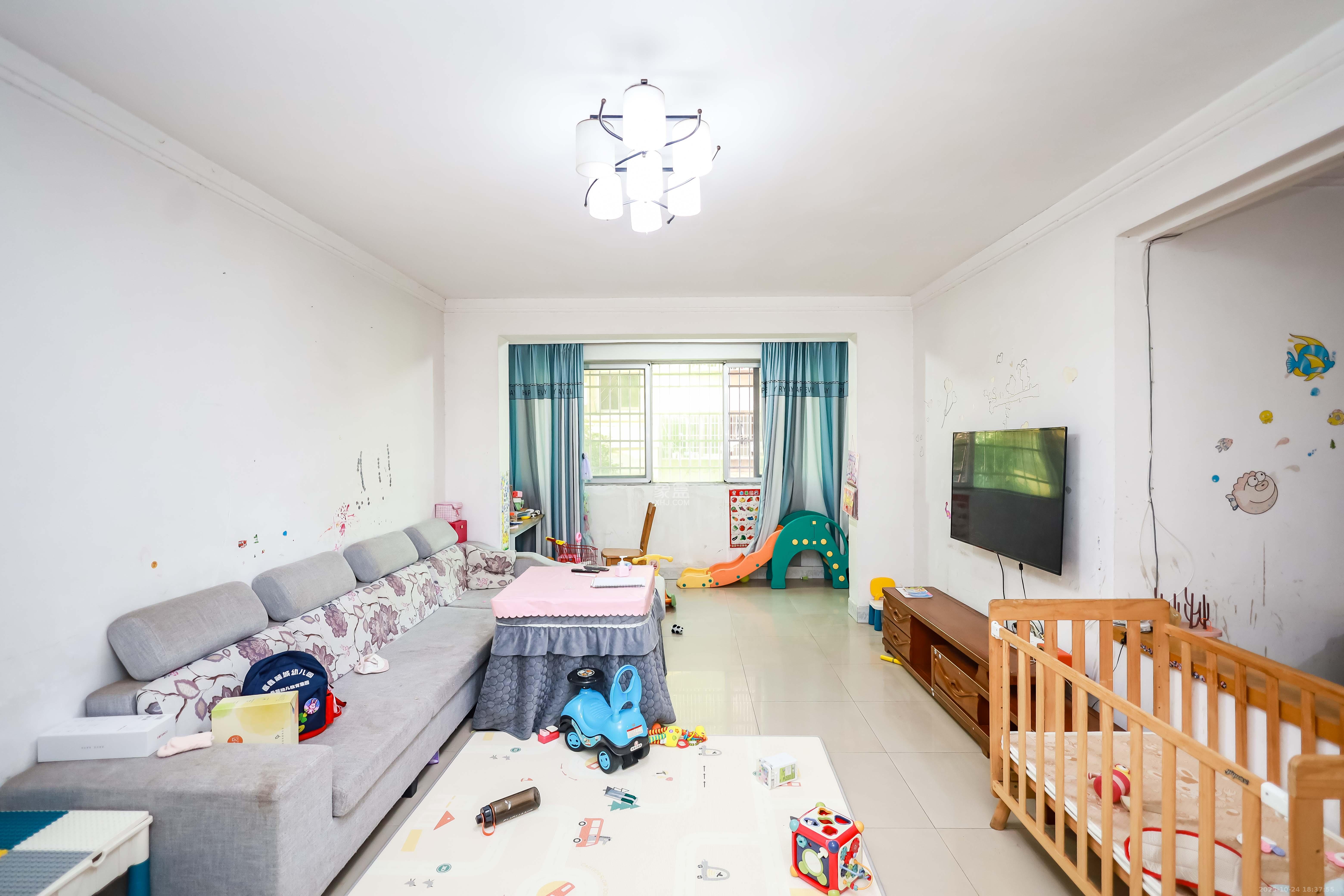 咸嘉新村嘉明苑 3室2厅2卫 76.8万 咸嘉新村嘉明苑 3室2厅2卫 76.8万客厅