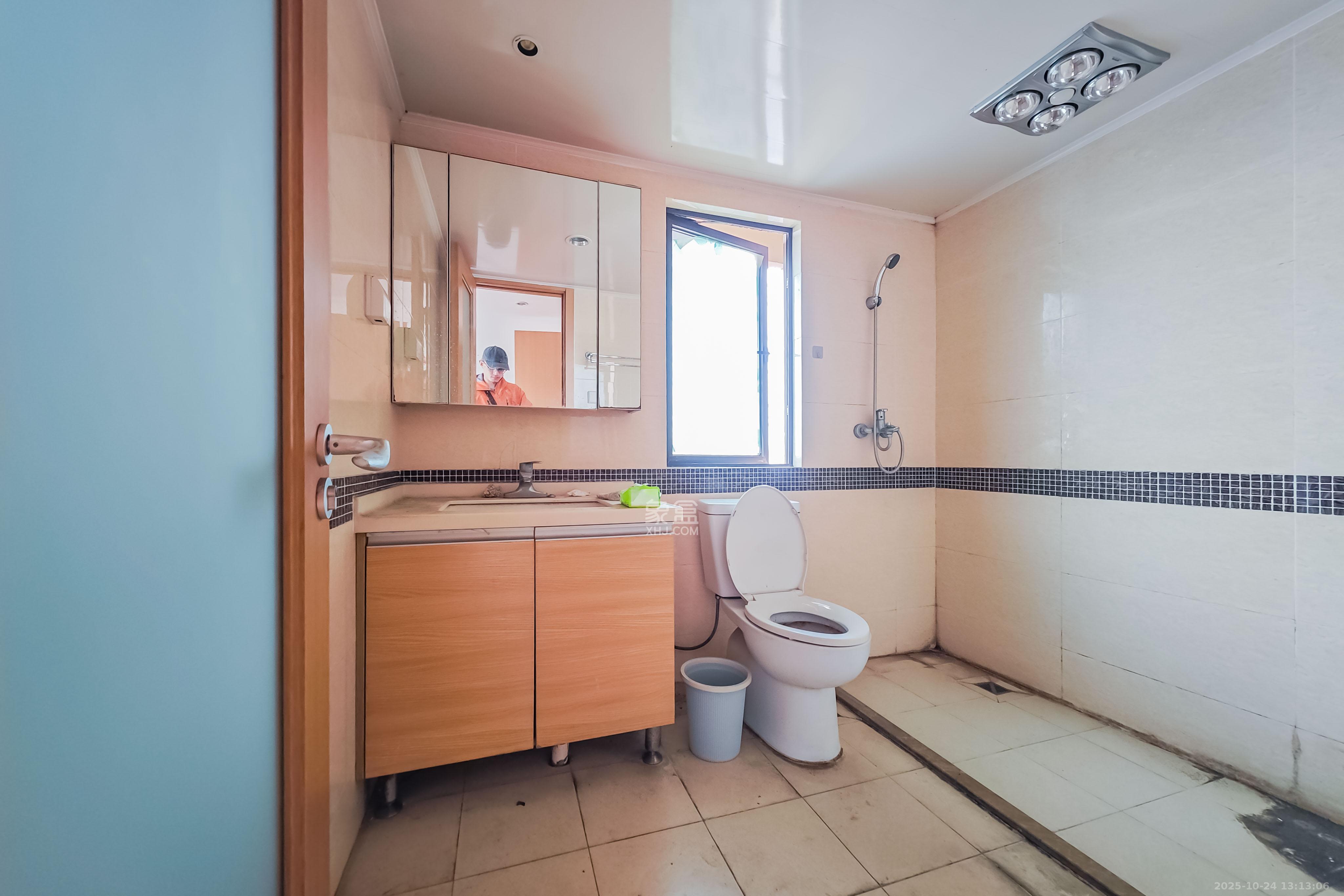 旭辉国际广场（永升商业广场）  4室2厅2卫    170.0万卫生间