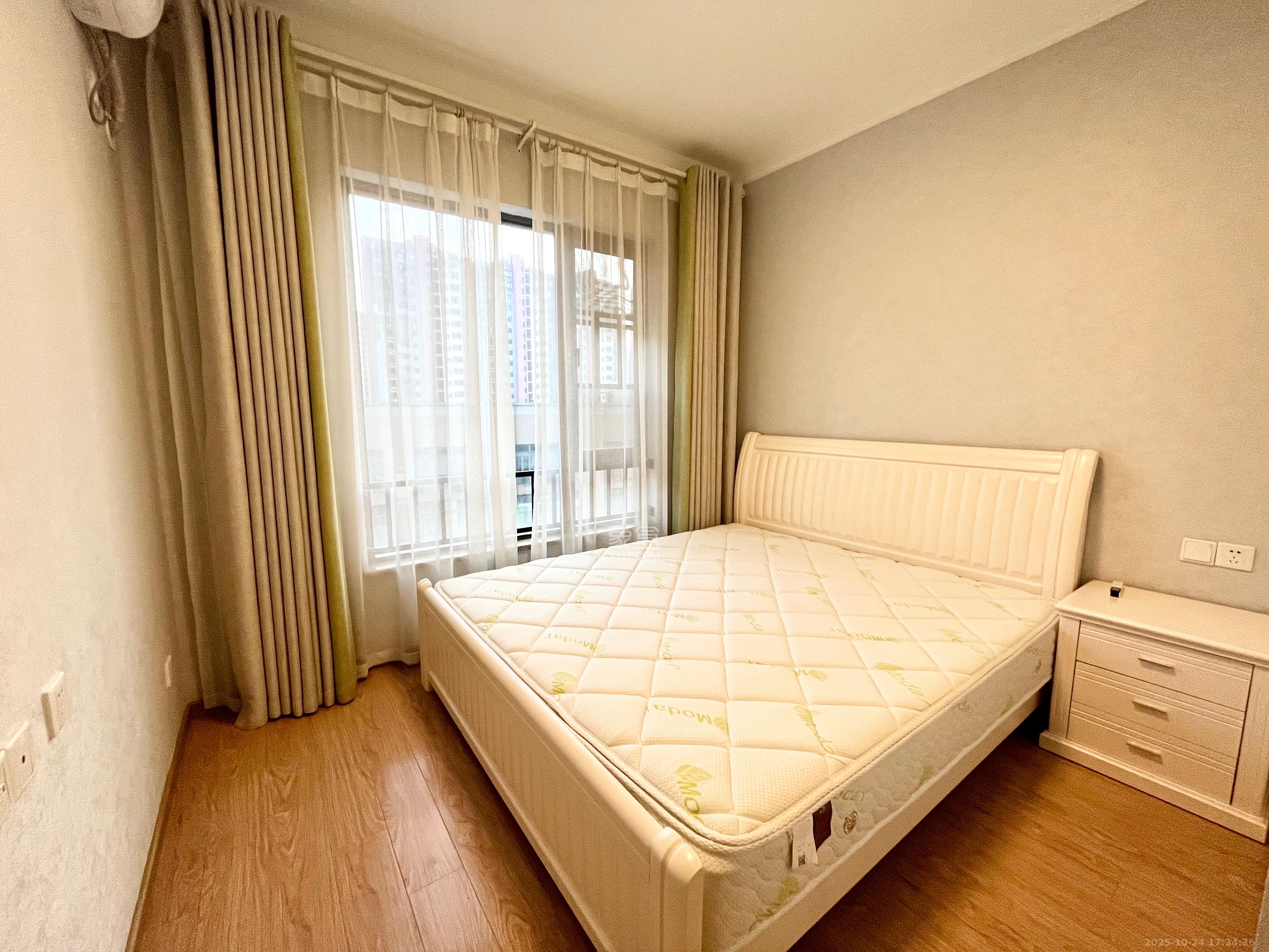 珠江郦城公园1号  2室2厅1卫    2600.0元/月 珠江郦城公园1号  2室2厅1卫    2600.0元/月室内图