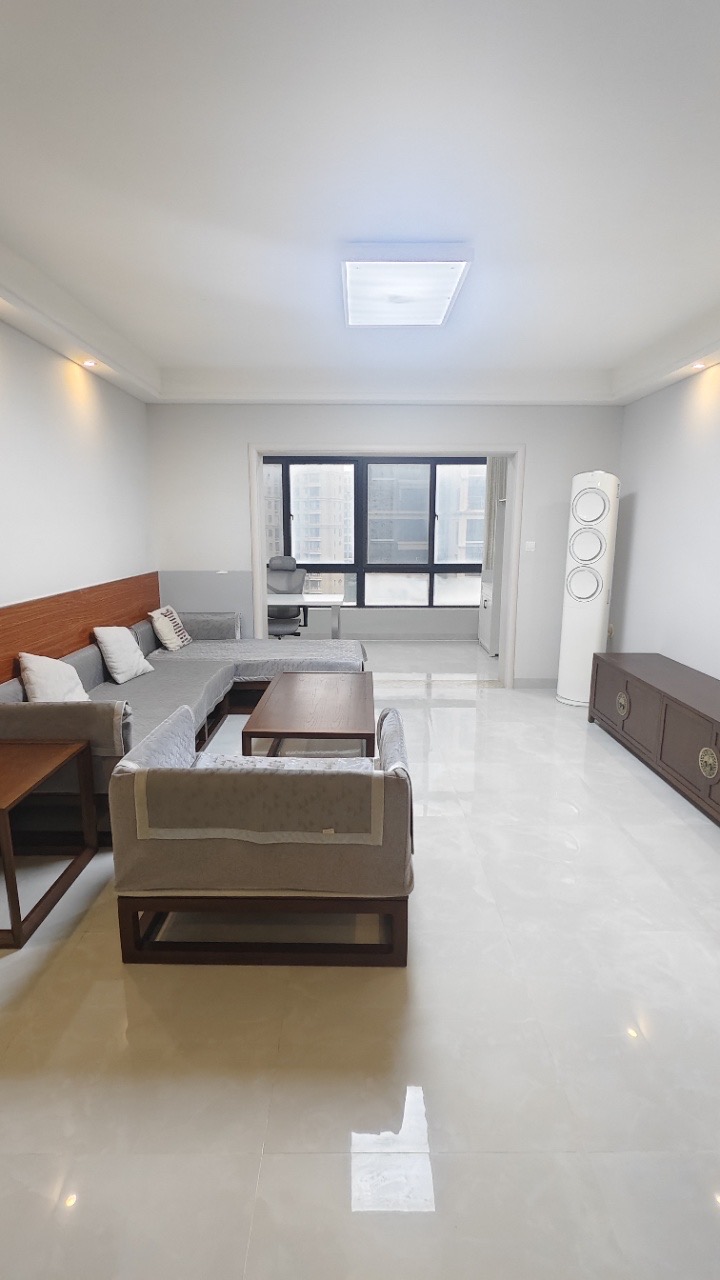 滨江帝景二期(三期) 3室2厅2卫 188.0万 滨江帝景二期(三期) 3室2厅2卫 188.0万客厅