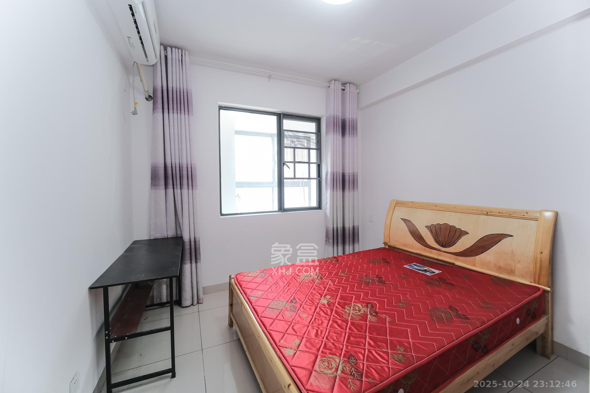 三一街区  3室2厅1卫    71.8万卧室