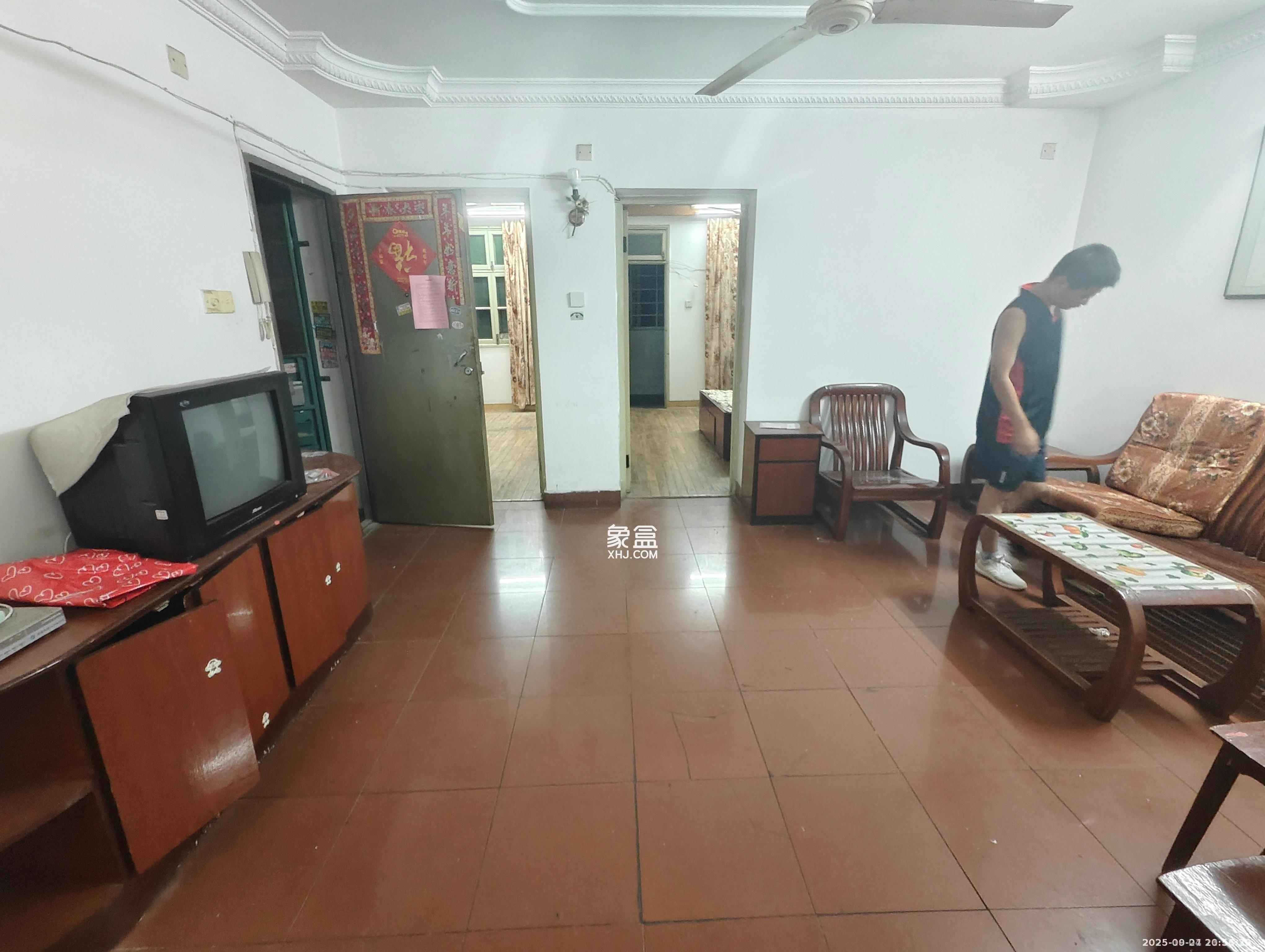 湘绣研究所南院 2室1厅1卫 1400.0元/月 湘绣研究所南院 2室1厅1卫 1400.0元/月室内图