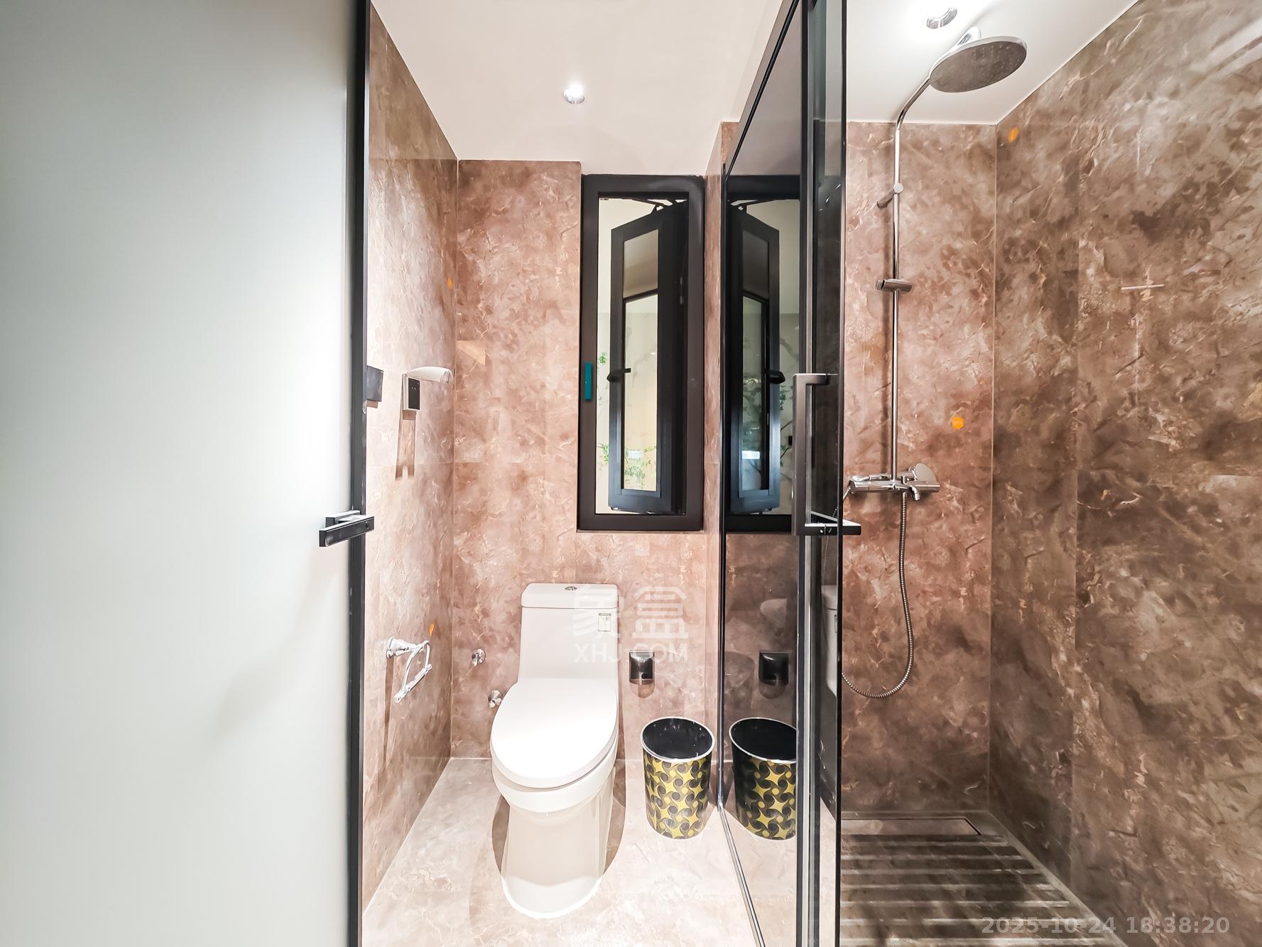 中欣楚天御府B区观澜  5室2厅3卫    1100.0万 中欣楚天御府B区观澜  5室2厅3卫    1100.0万卫生间