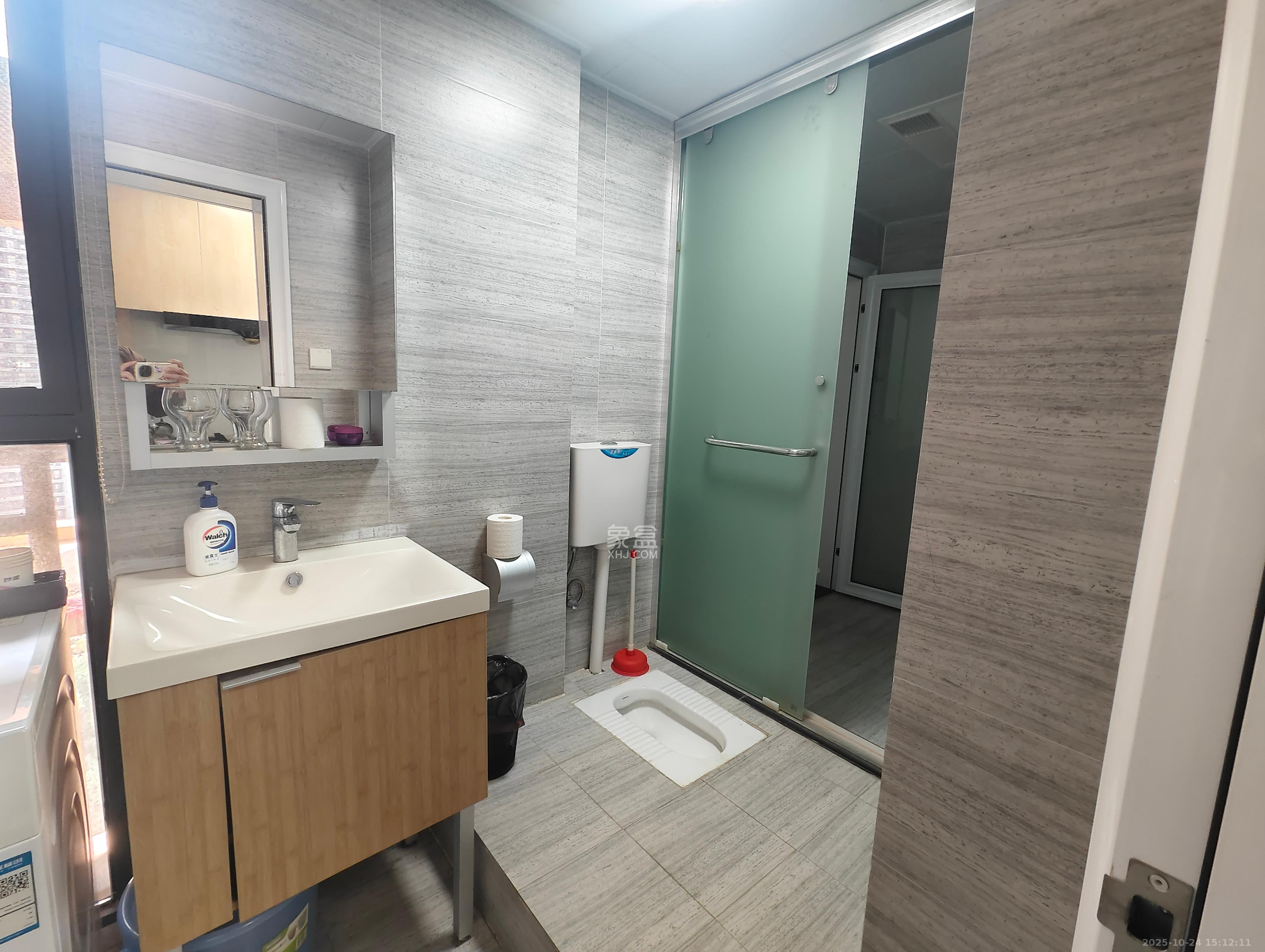 世茂铂翠湾一期  1室2厅1卫    3000.0元/月 世茂铂翠湾一期  1室2厅1卫    3000.0元/月室内图