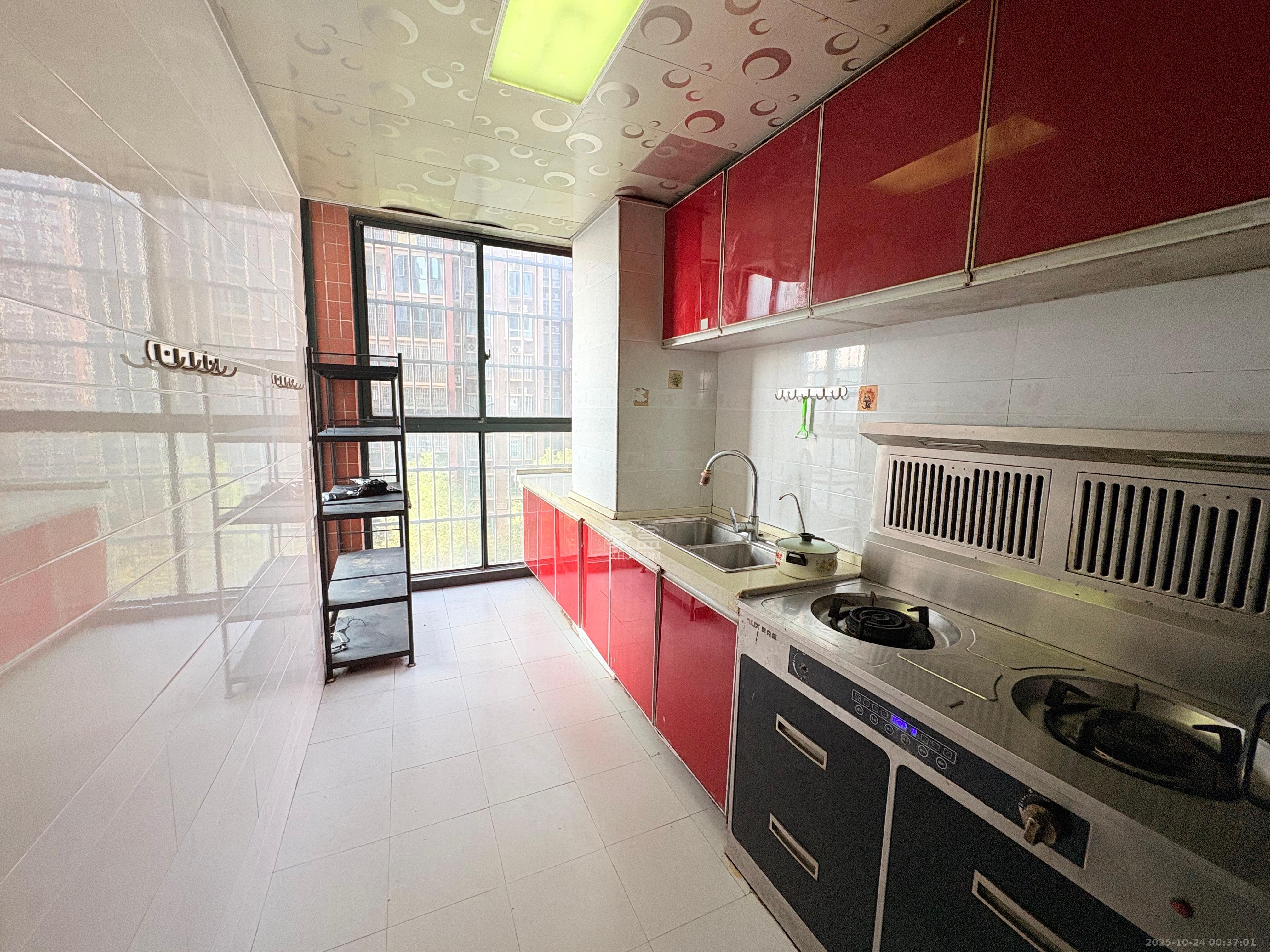 银盘鑫城  3室1厅2卫    1800.0元/月室内图