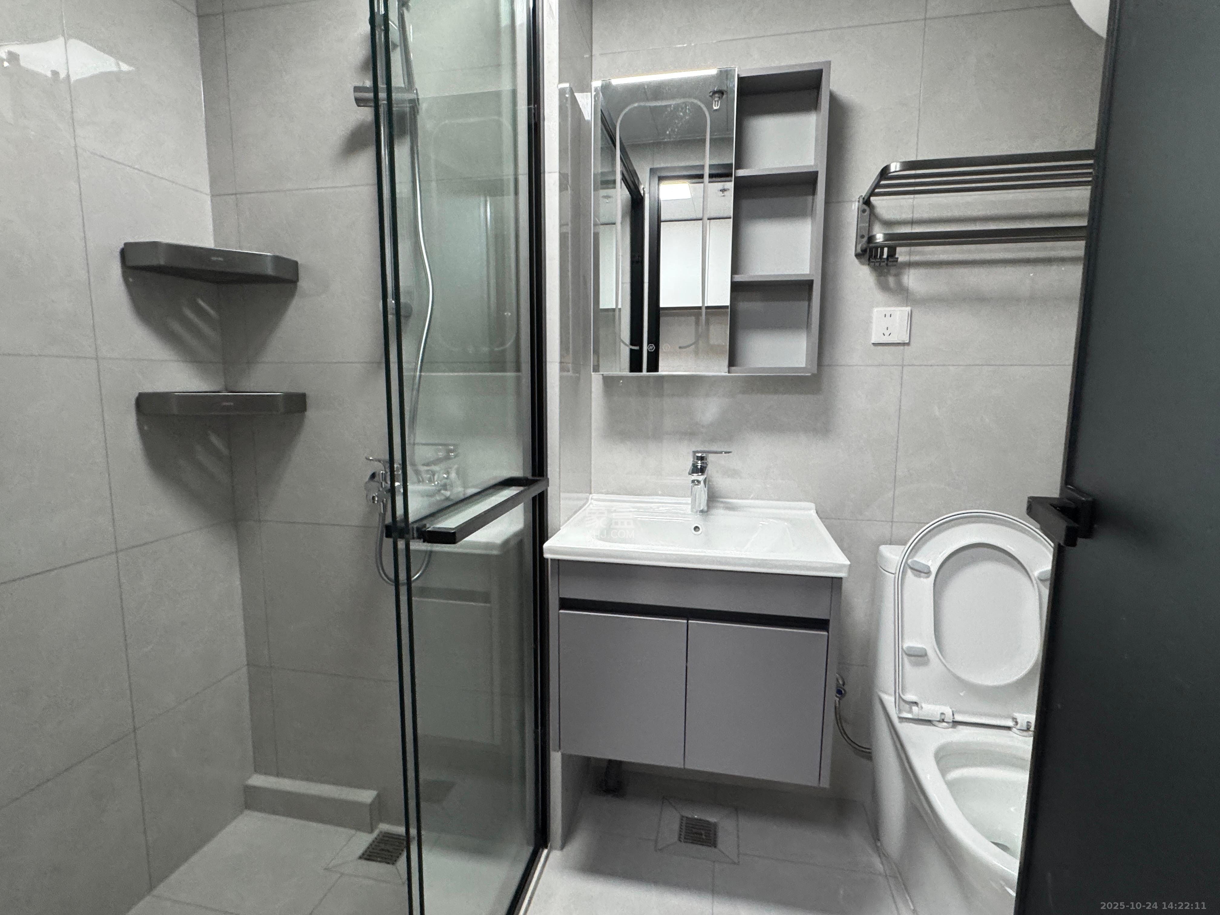 中海珑悦府  1室1厅1卫    1300.0元/月室内图1