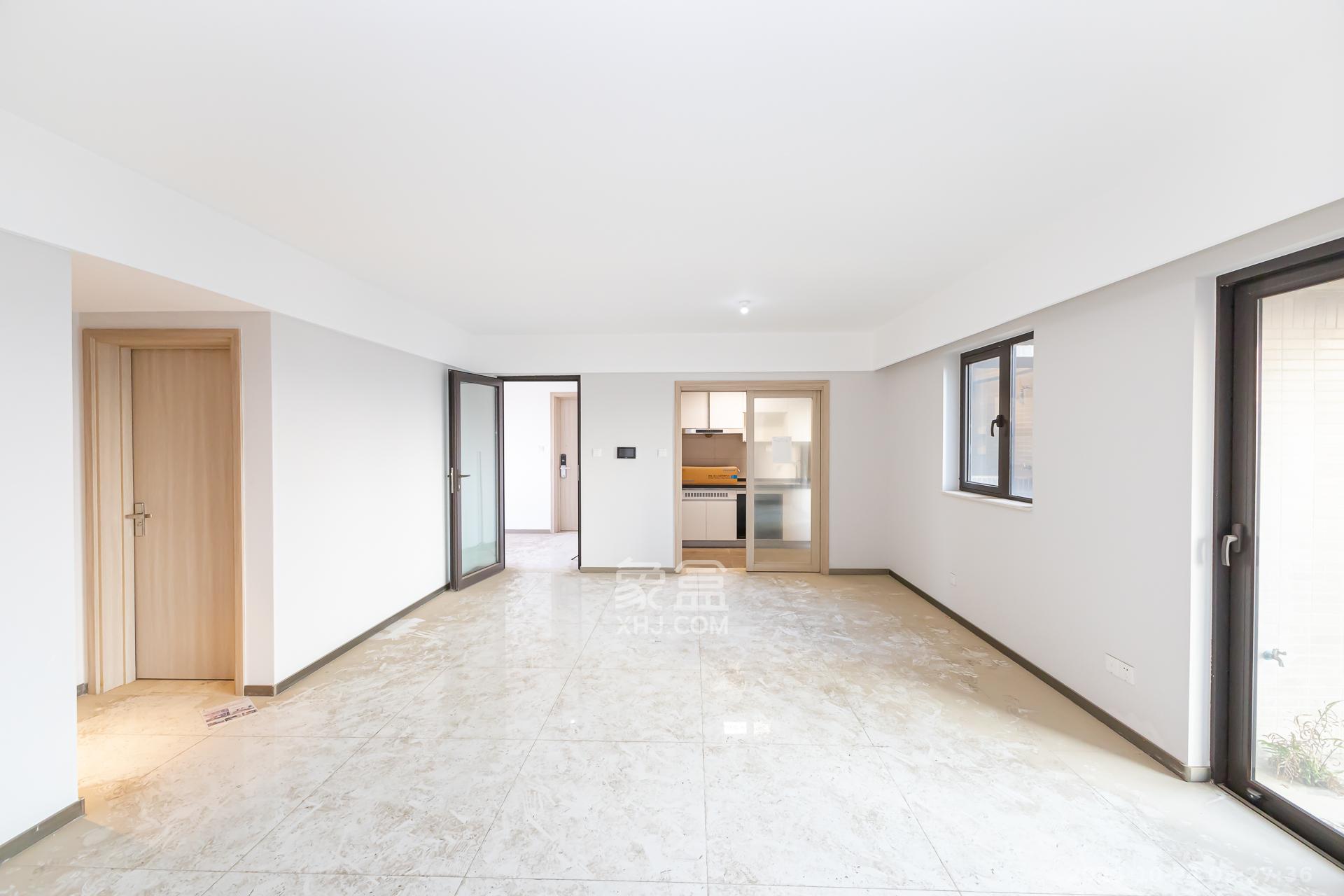 时代倾城五期  4室2厅2卫    93.8万 时代倾城五期  4室2厅2卫    93.8万客厅