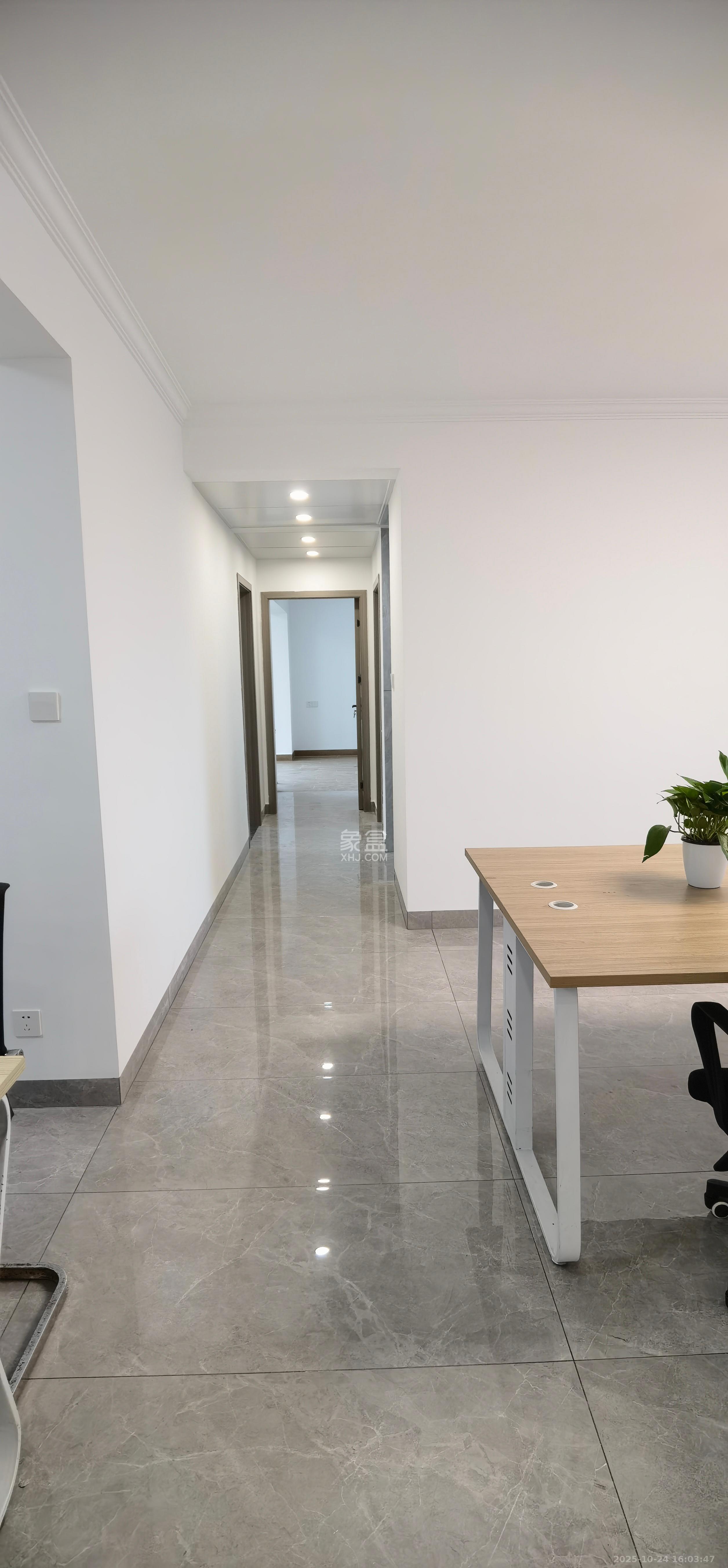 工贸大厦  3室2厅1卫    3400.0元/月 工贸大厦  3室2厅1卫    3400.0元/月室内图1