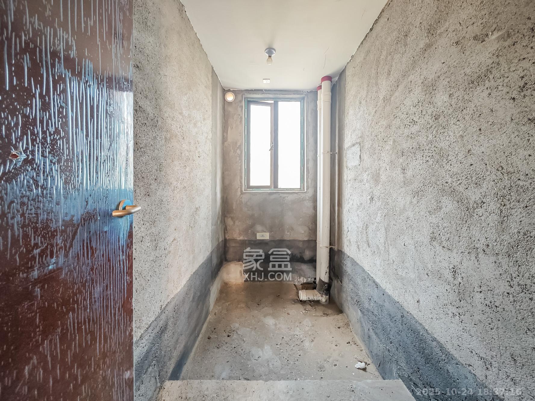 鸿邦国际城  3室2厅2卫    79.0万卫生间