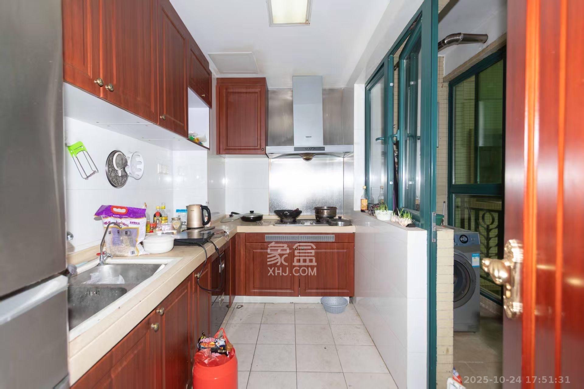 恒大城  4室2厅1卫    2600.0元/月室内图