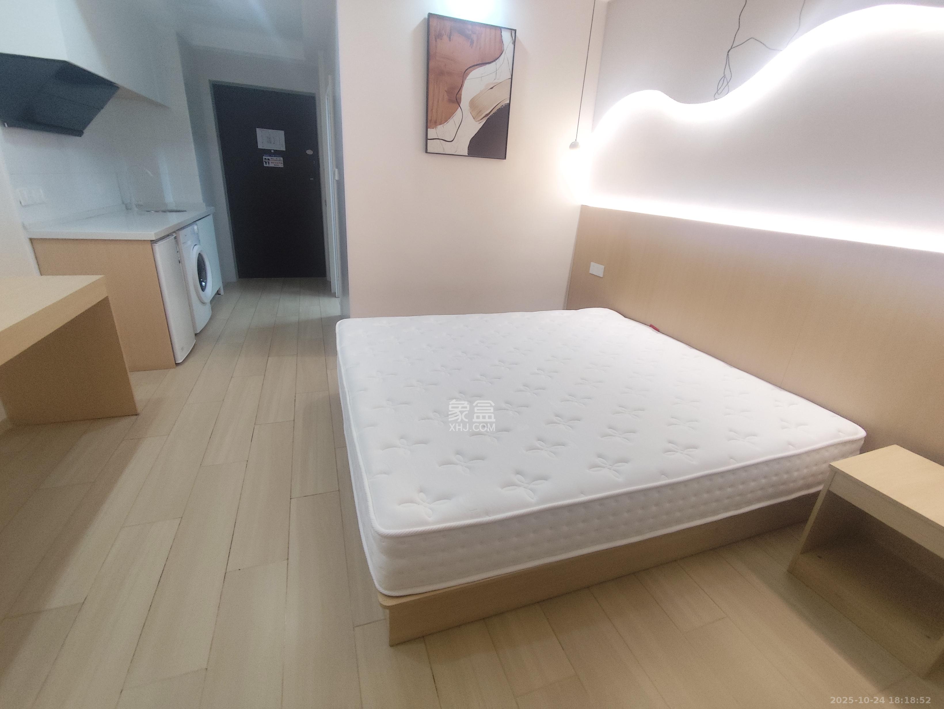 华润置地中心  1室1厅1卫    2300.0元/月 华润置地中心  1室1厅1卫    2300.0元/月