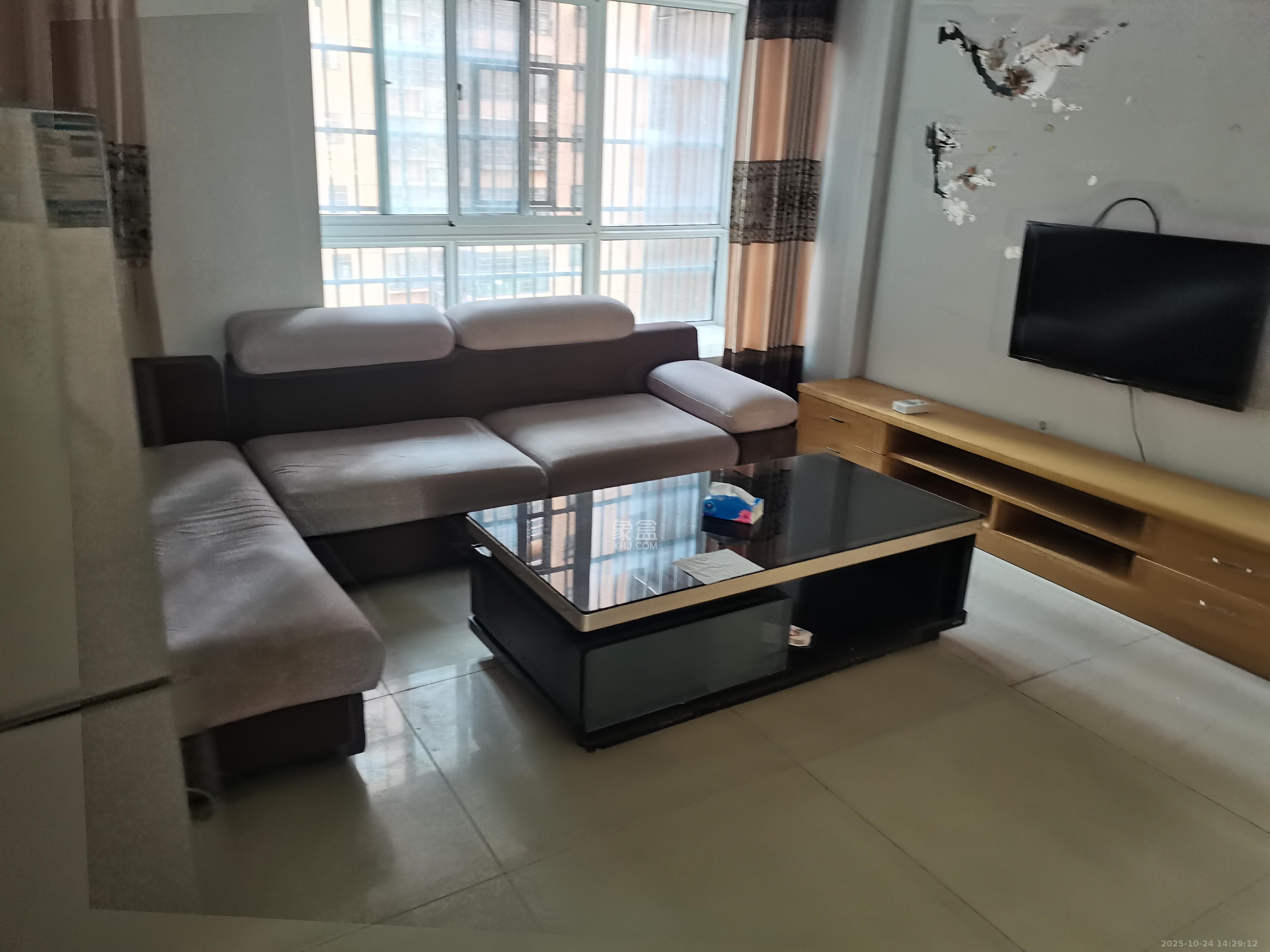 家和苑(原梅溪湖保障性住房一期)  3室1厅1卫    2400.0元/月 家和苑(原梅溪湖保障性住房一期)  3室1厅1卫    2400.0元/月