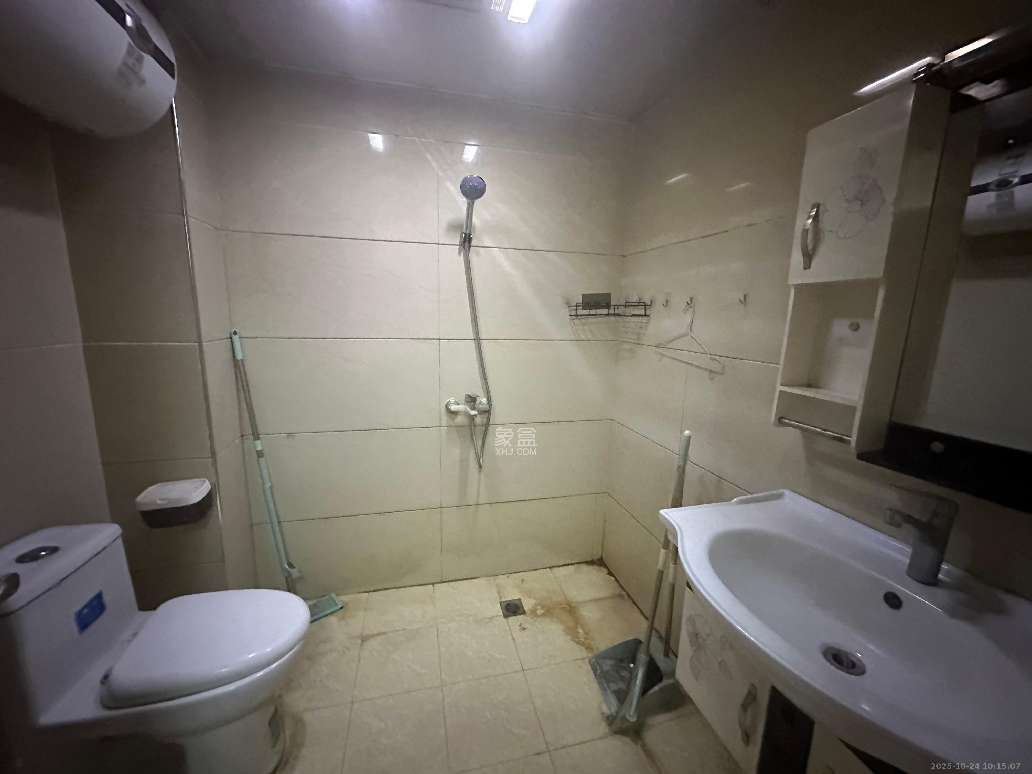 剑桥名门  1室1厅1卫    1400.0元/月 剑桥名门  1室1厅1卫    1400.0元/月室内图