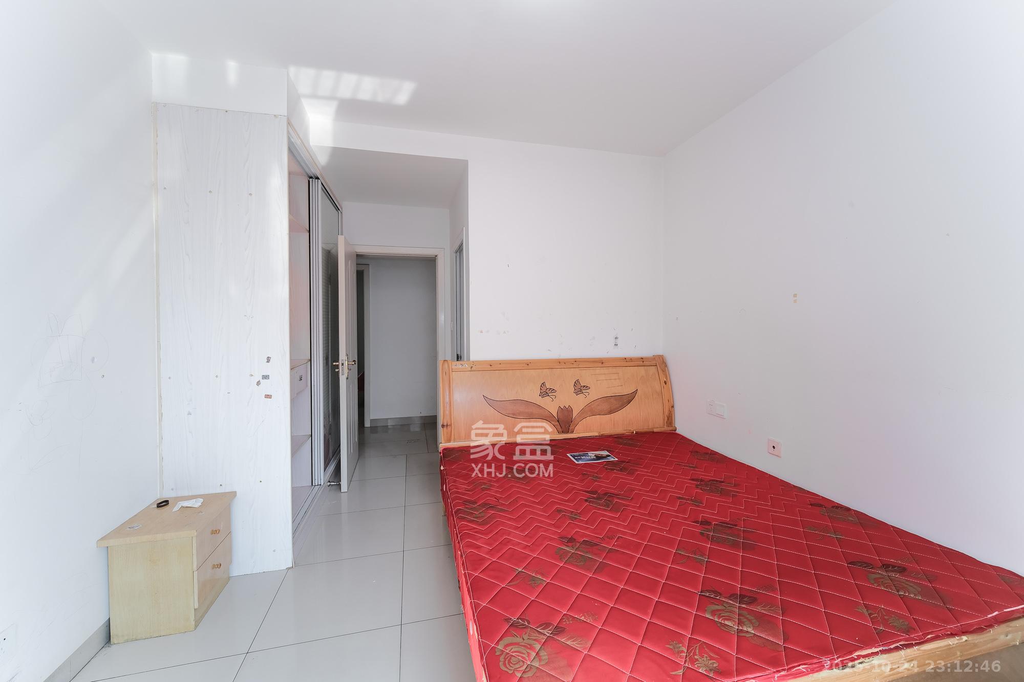 三一街区  3室2厅1卫    71.8万卧室