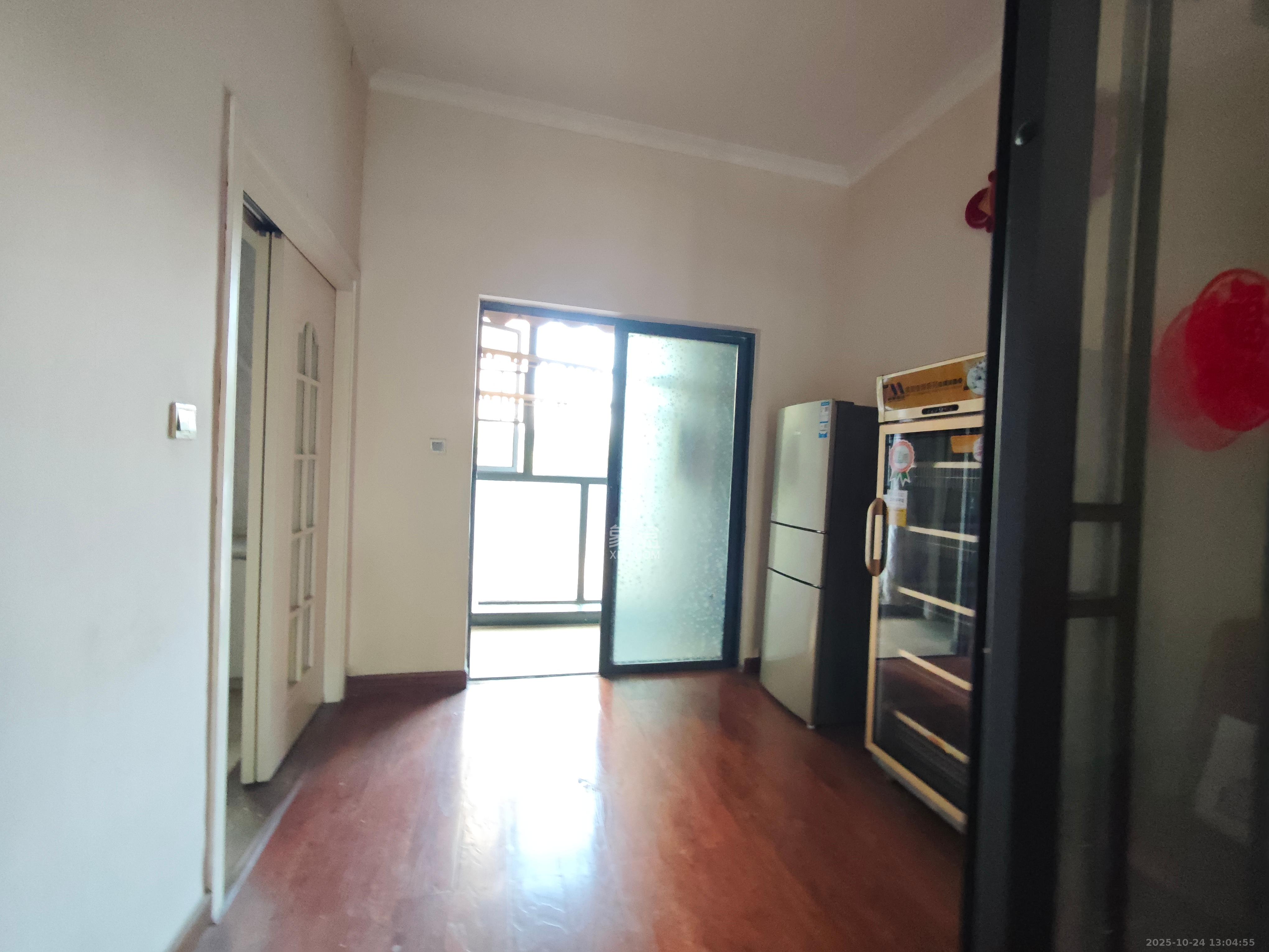 清溪川九号  5室2厅1卫    3600.0元/月 清溪川九号  5室2厅1卫    3600.0元/月室内图