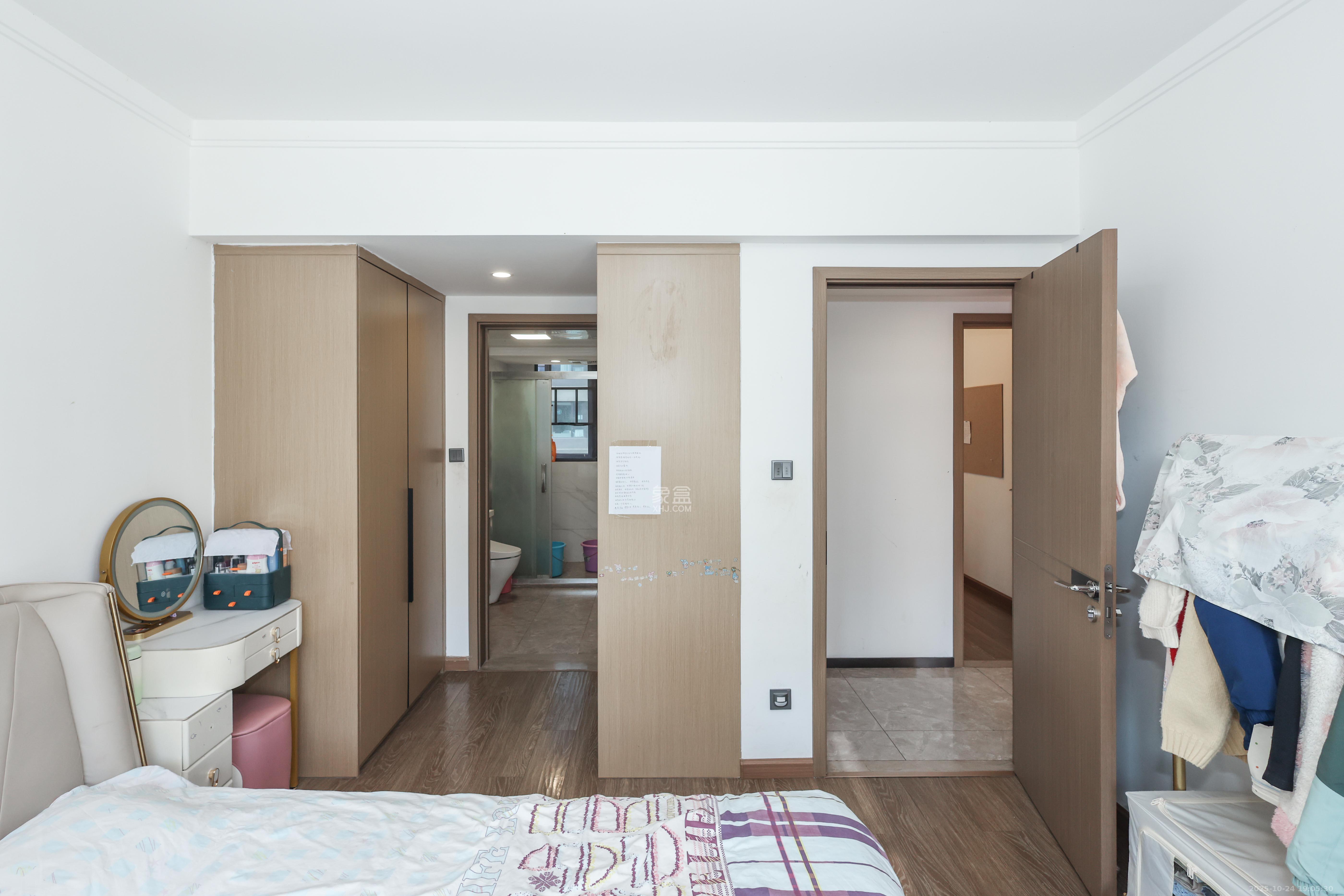 招商华发依云曦城  4室2厅2卫    135.0万 招商华发依云曦城  4室2厅2卫    135.0万卧室