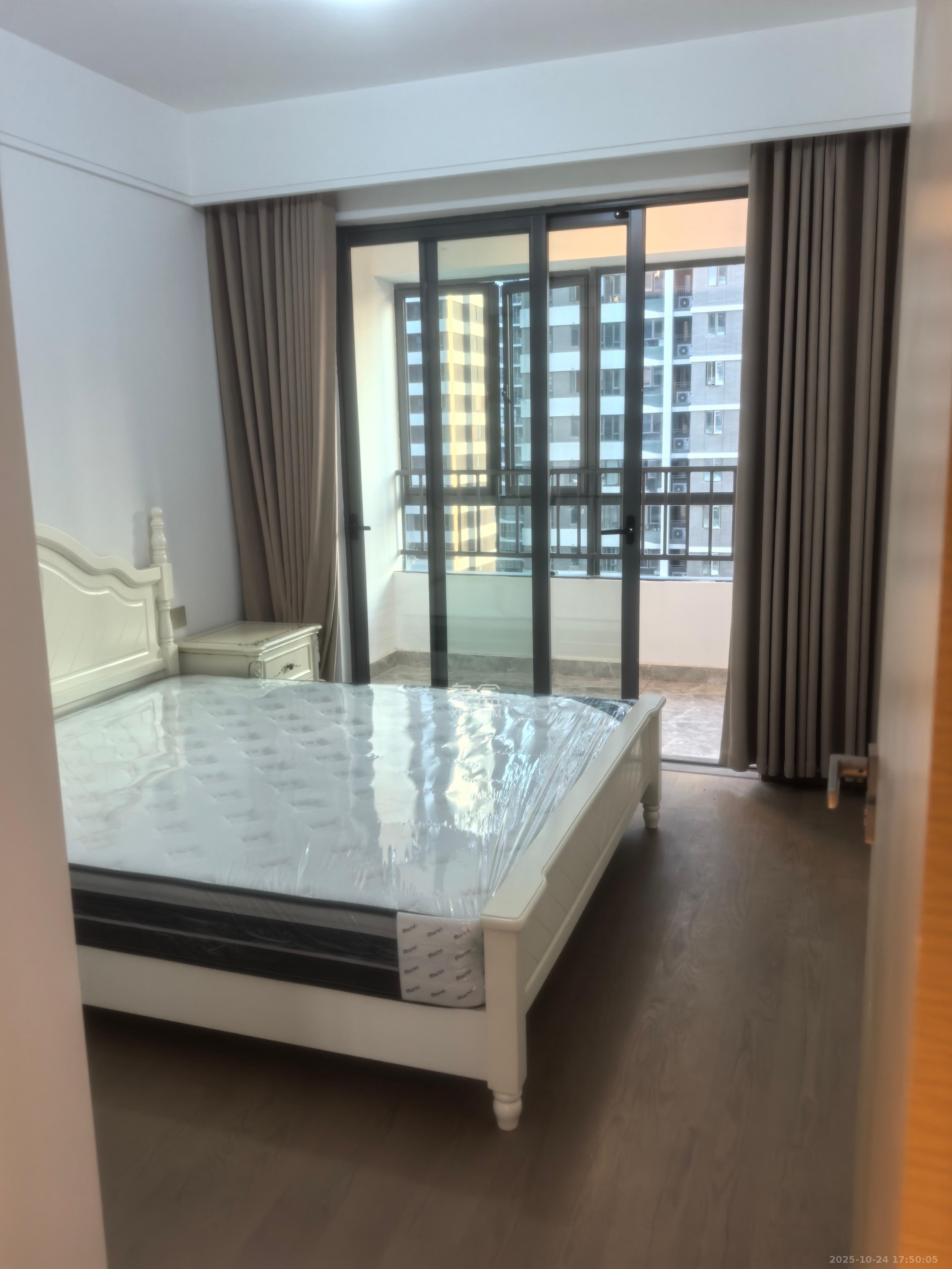 复地滨江金融中心  4室2厅2卫    5000.0元/月室内图