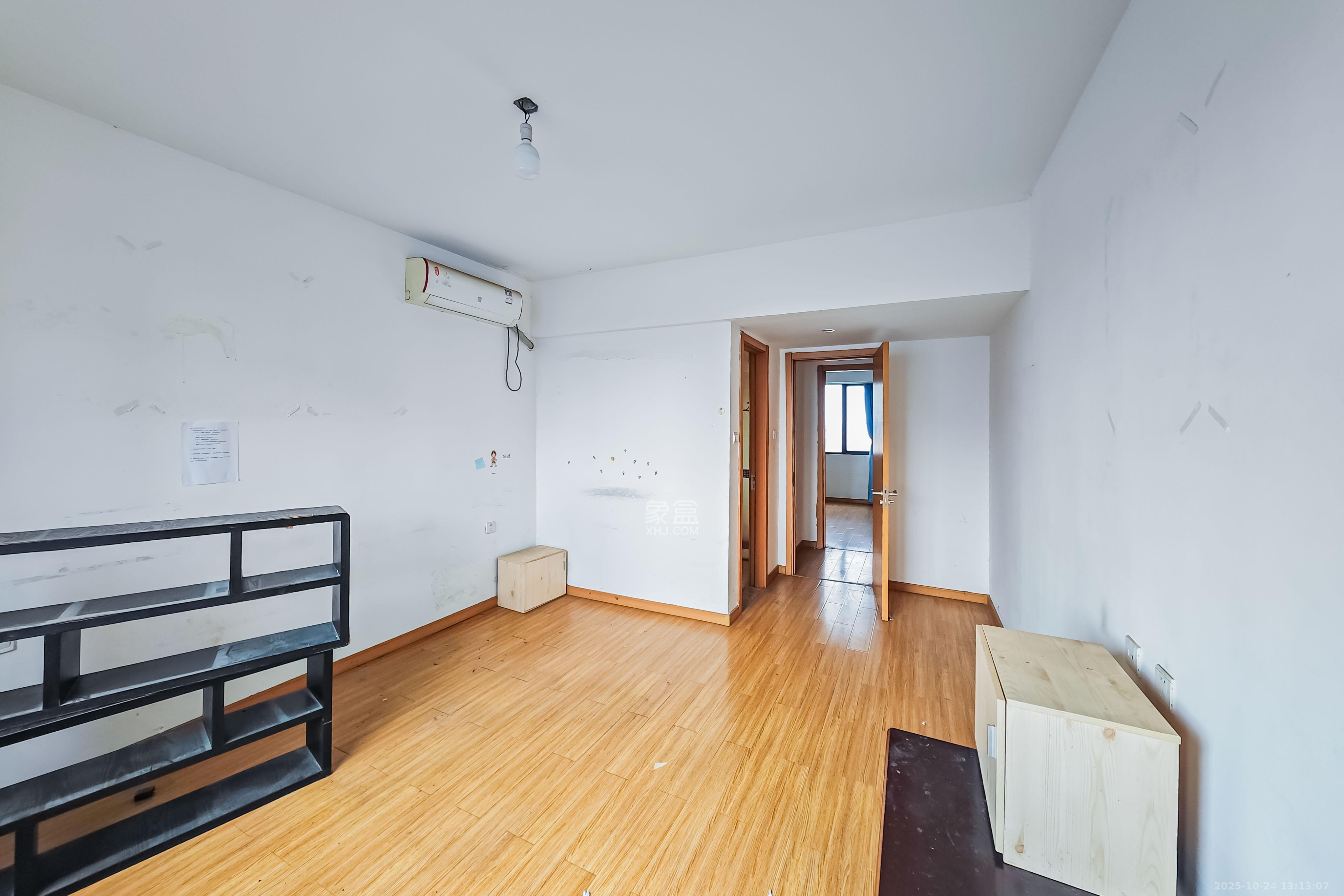 旭辉国际广场（永升商业广场）  4室2厅2卫    170.0万卧室