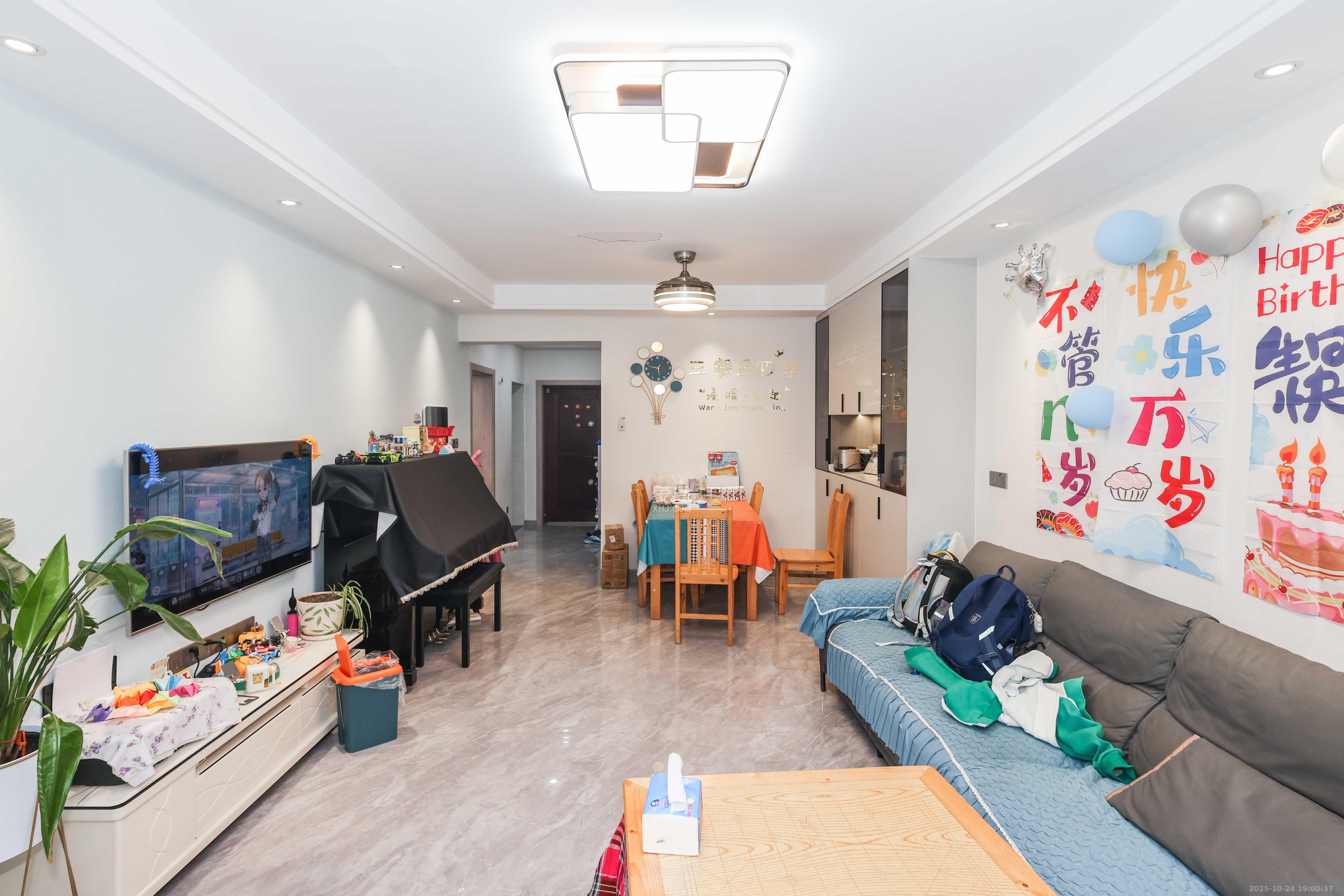 旭辉御府  3室2厅1卫    88.8万 旭辉御府  3室2厅1卫    88.8万客厅